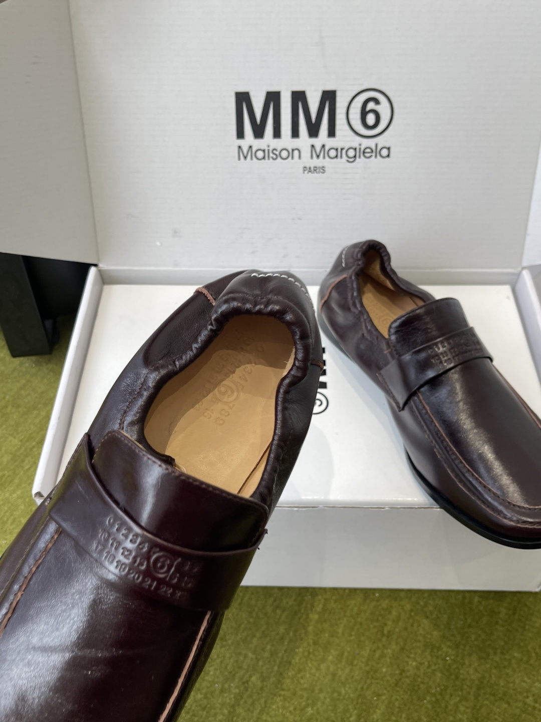 메종 마르지엘라(Maison Margiela) 애플 토 로고 2WAY 로퍼