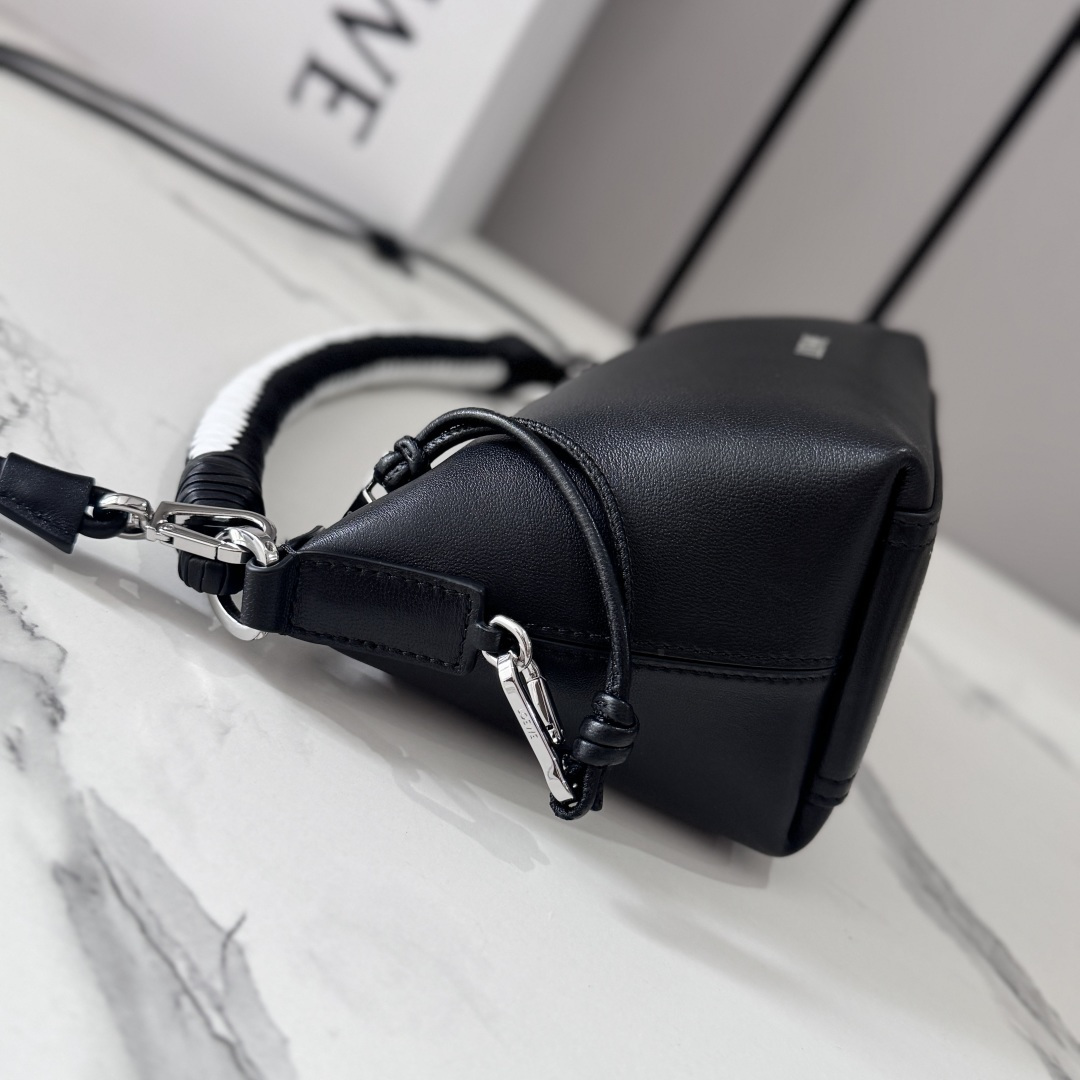 LOEWE 로에베 미니 소프트 나파 카프스킨 cala 칼라 백 가방 / 262616