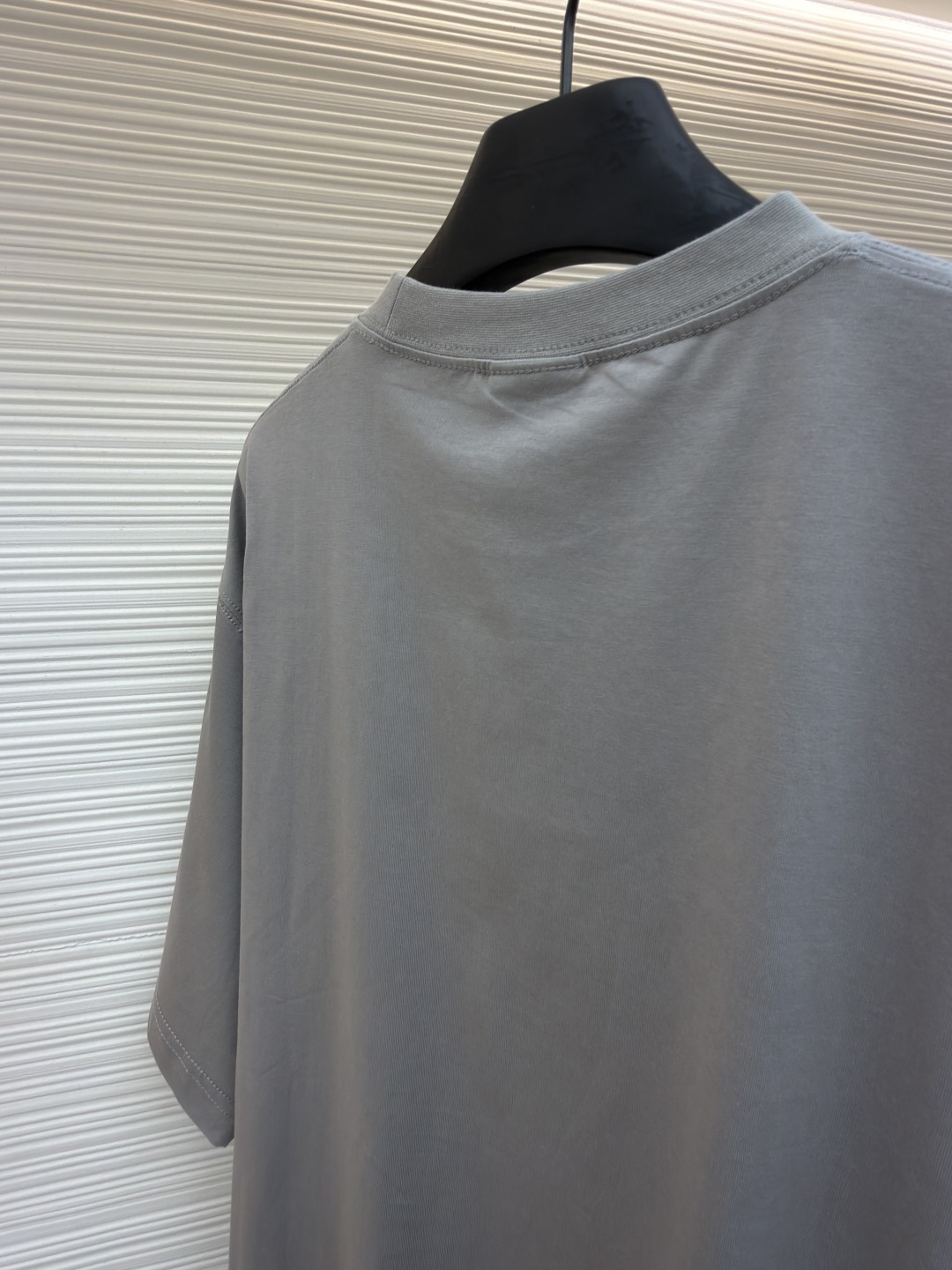 발렌시아가(BALENCIAGA) 그래픽 크랙 프린트 티셔츠 상의 의류