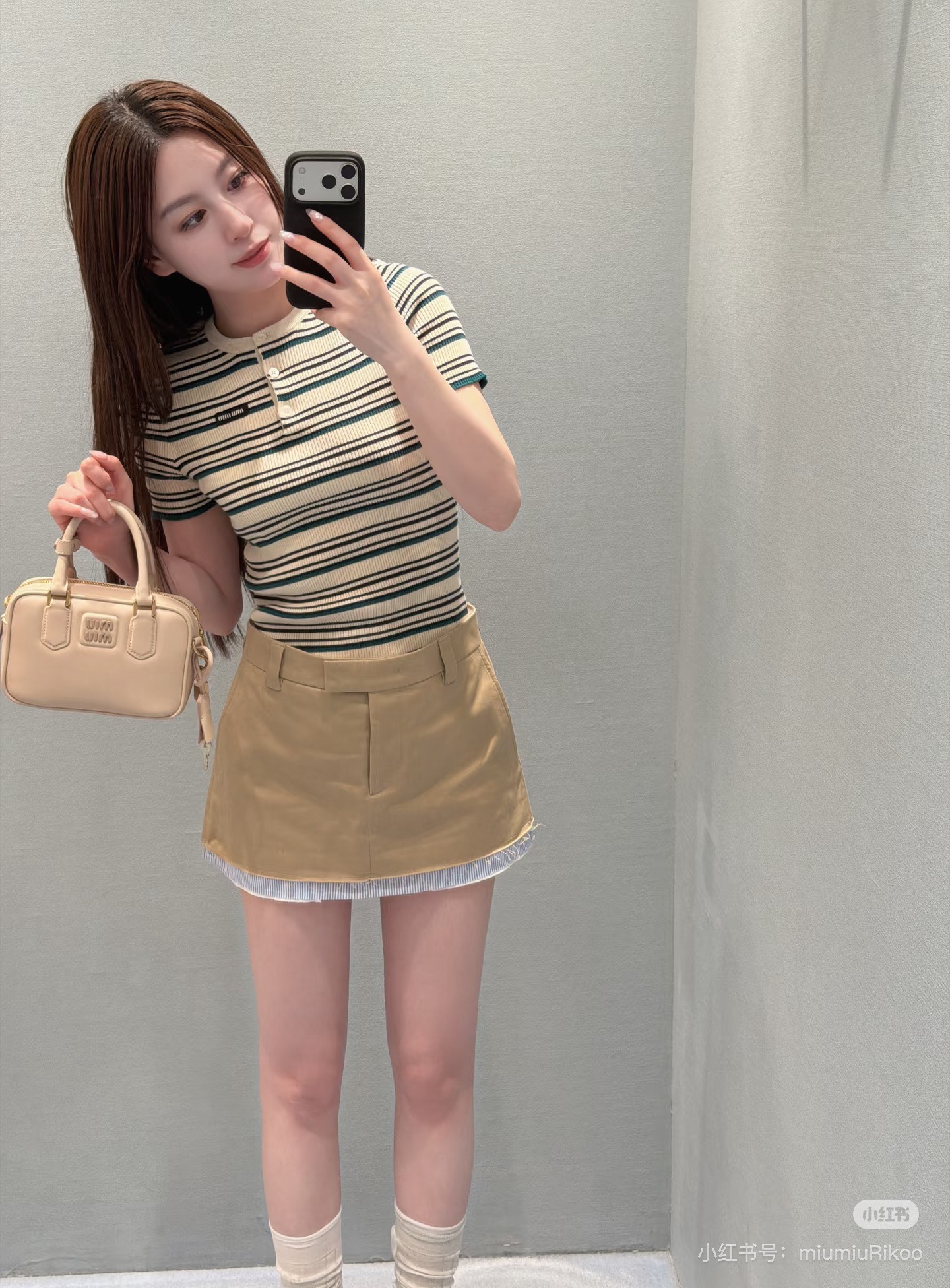 미우미우(MIUMIU) 카키 미니 스커트 의류