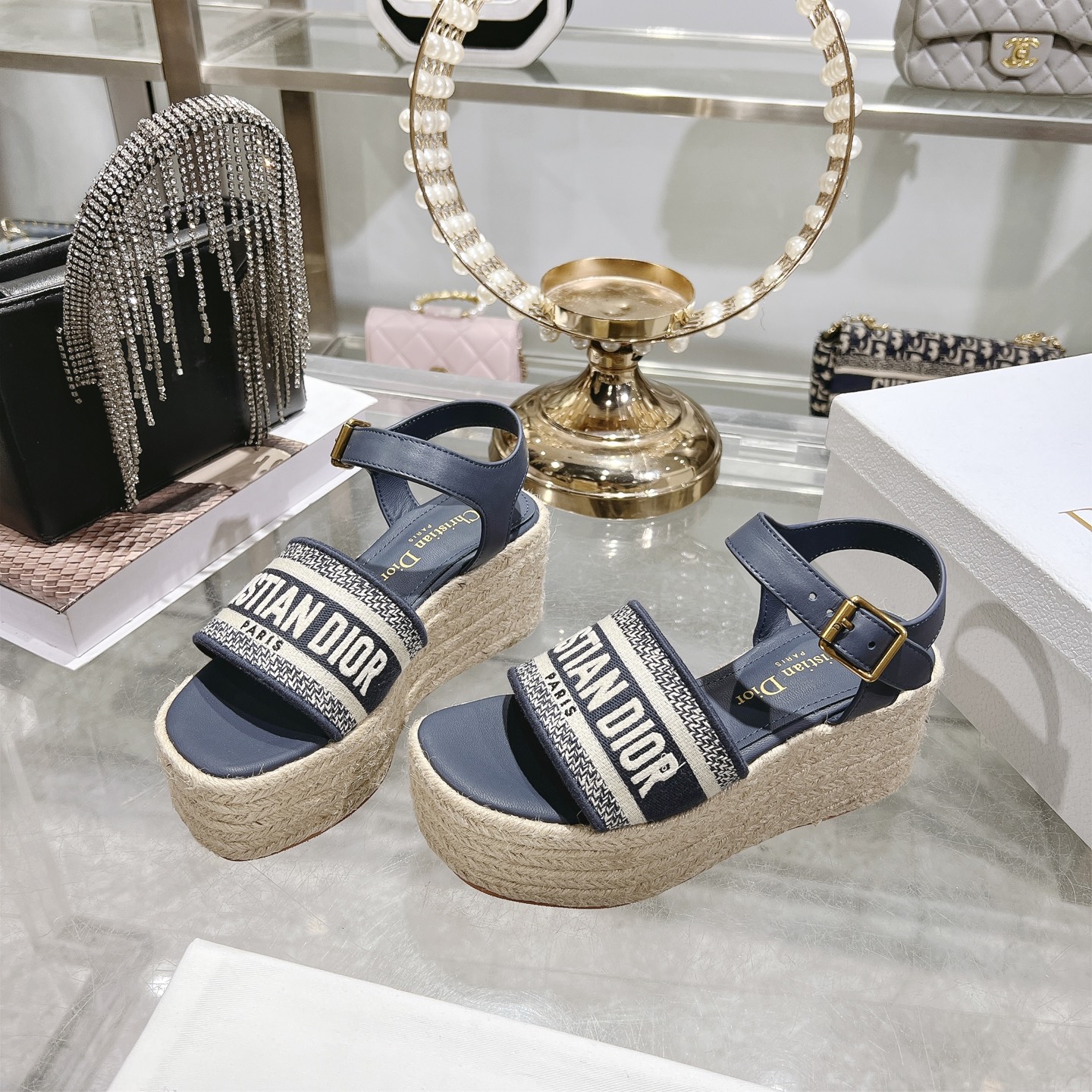 디올(DIOR) Dway 로고 밴드 앵클 스트랩 웨지 샌들 신발