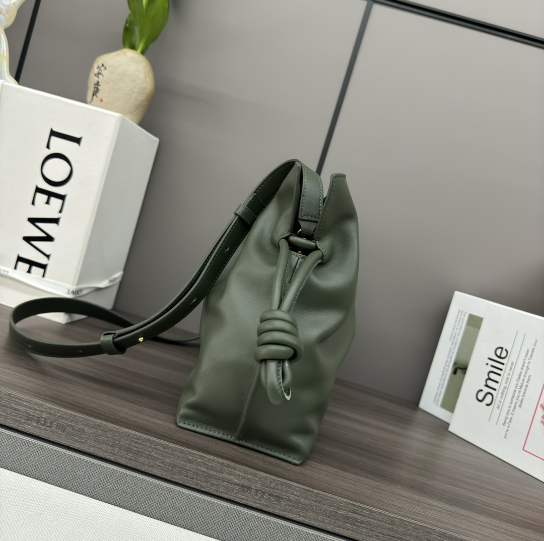 LOEWE 로에베 Flamenco 플라멩코 나파 카프스킨 숄더/클러치백 (미디엄) 가방 / 262386