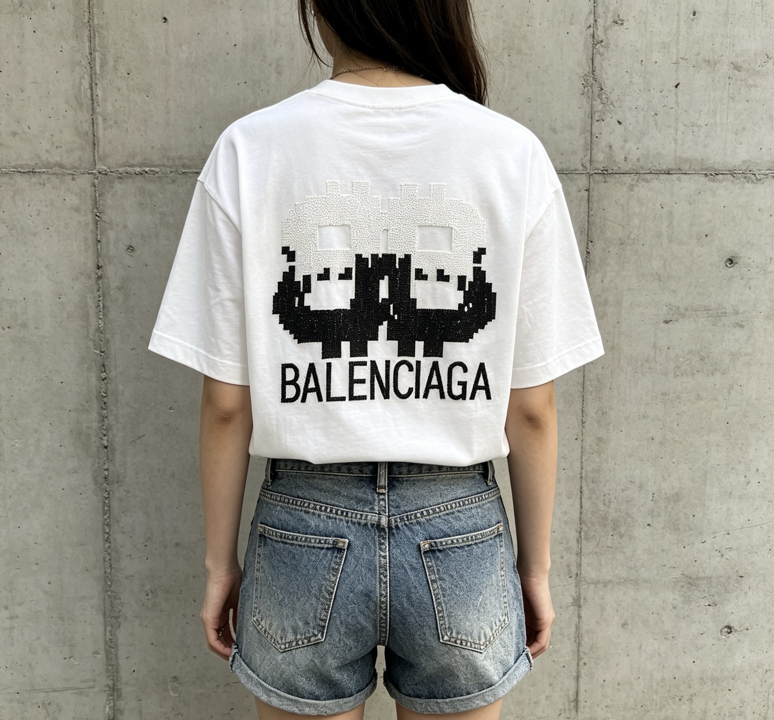 발렌시아가(BALENCIAGA) 픽셀 자수 반팔 티셔츠 의류