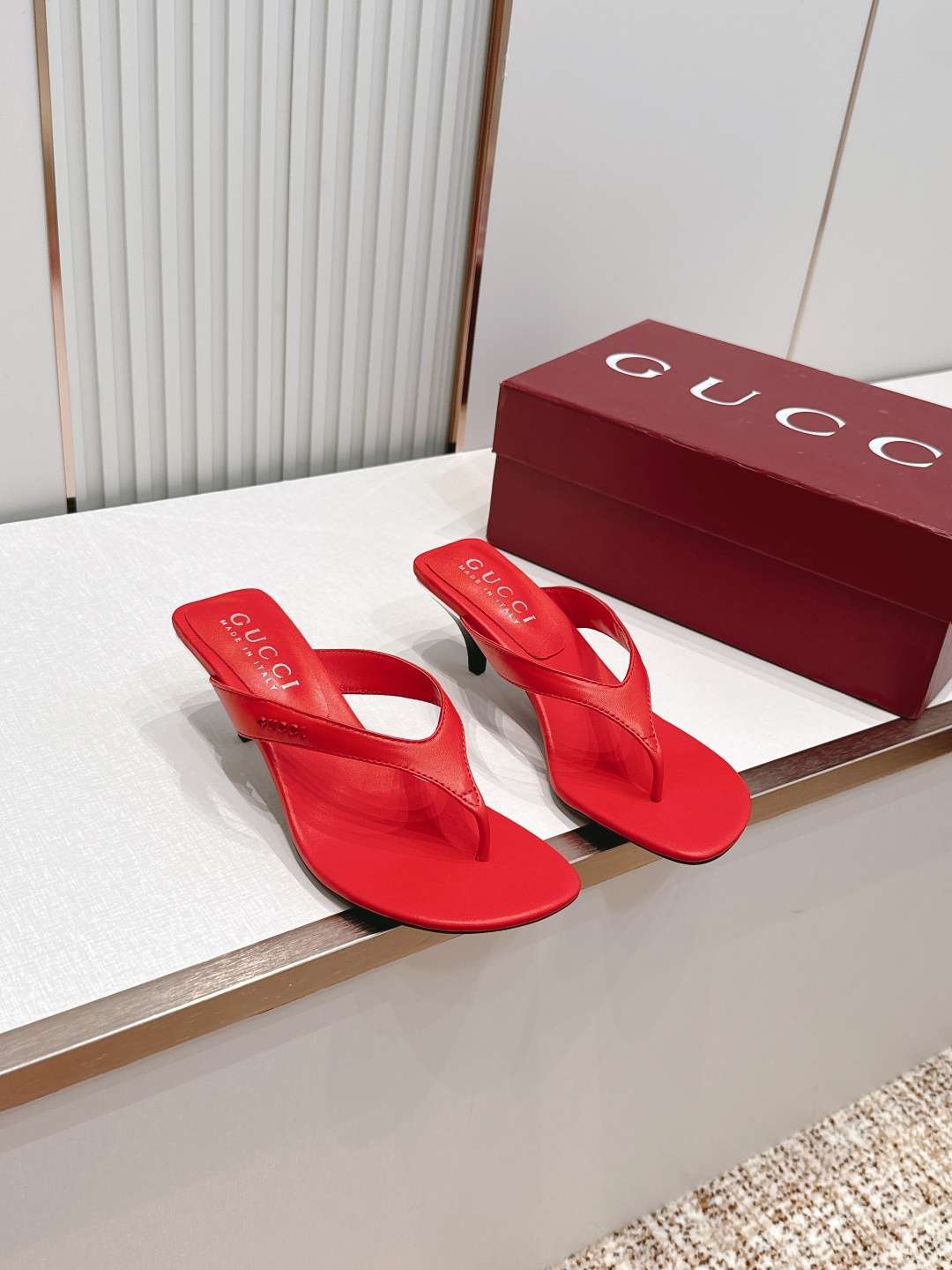 구찌(GUCCI) 모노그램 토포스트 미들힐 신발