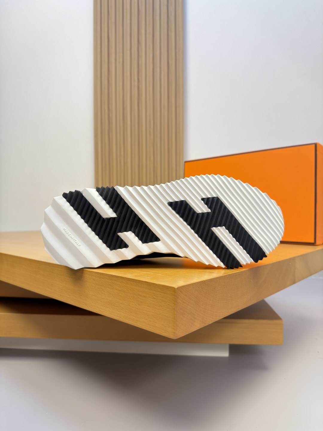 [Hermes] 에르메스 나파 다이아몬드 퍼포레이티드 & 스웨이드 콤비 스니커즈 신발