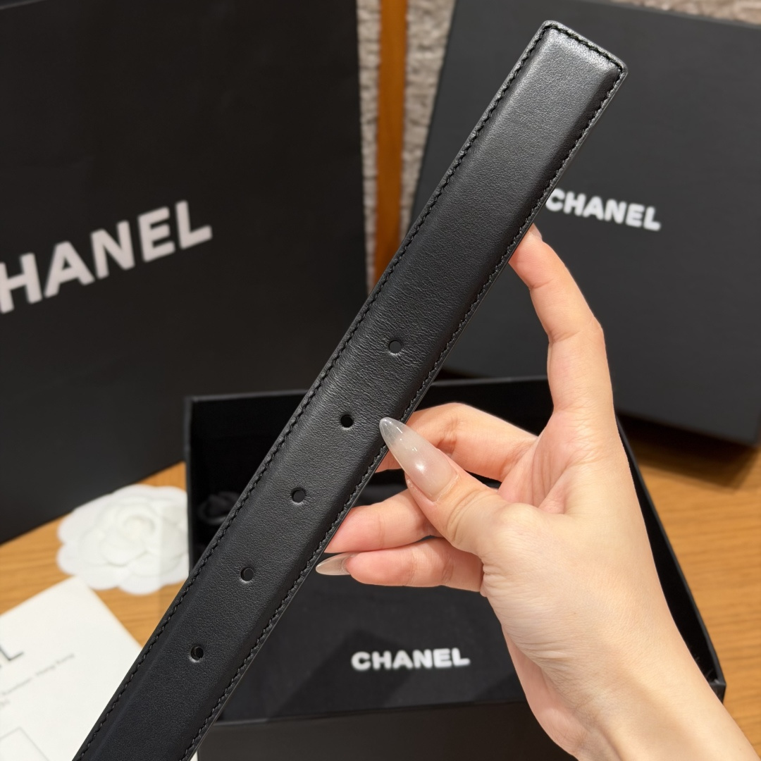 샤넬(CHANEL) 카프스킨 브라스 핀 골드 버클 벨트