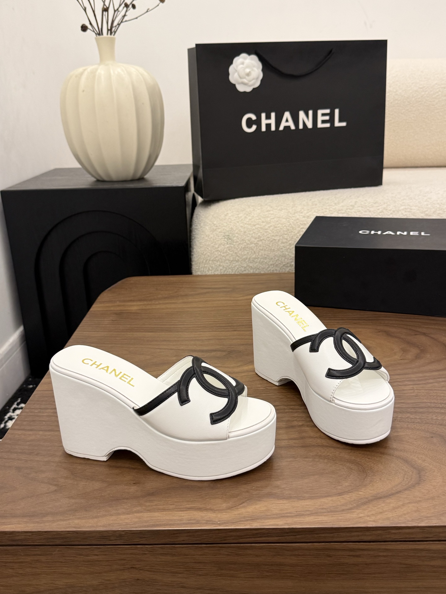 샤넬(CHANEL) 로고 플랫폼 웨지 슬리퍼 신발