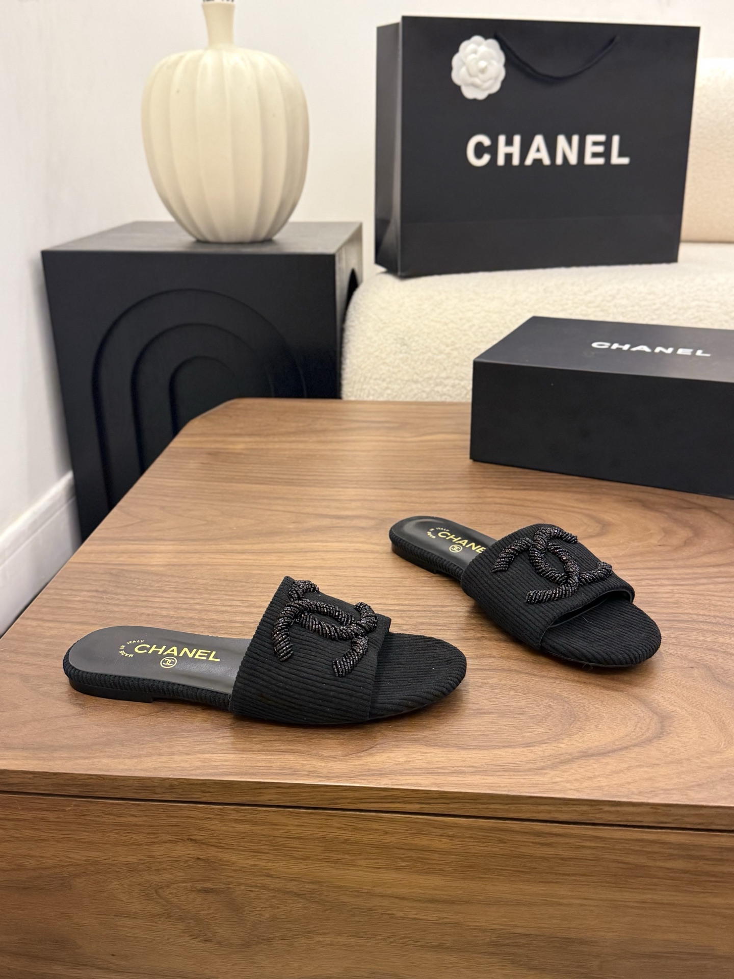 샤넬(CHANEL) 로고 스트라이프 플랫 슬리퍼 신발