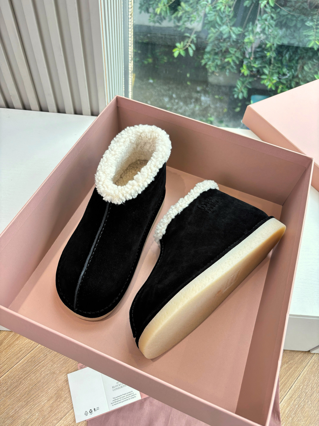 미우미우(MIU MIU) 울 안감 스웨이드 숏 부츠 신발