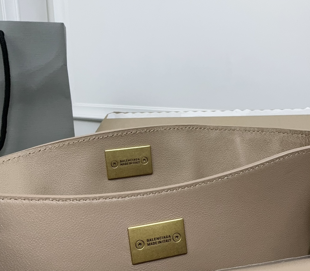 BALENCIAGA 발렌시아가 Rodeo 로데오 미니 핸드백 (밀크티 컬러 / 골드 하드웨어) 가방