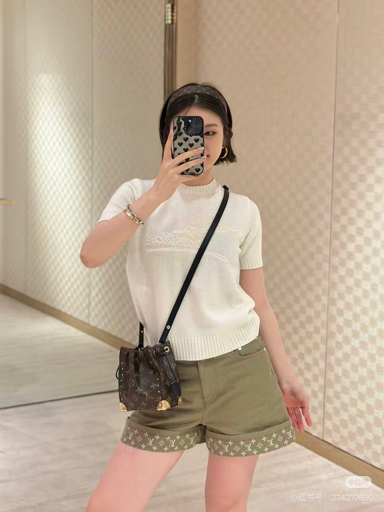 루이비통(LV) 로고 자수 니트 반팔