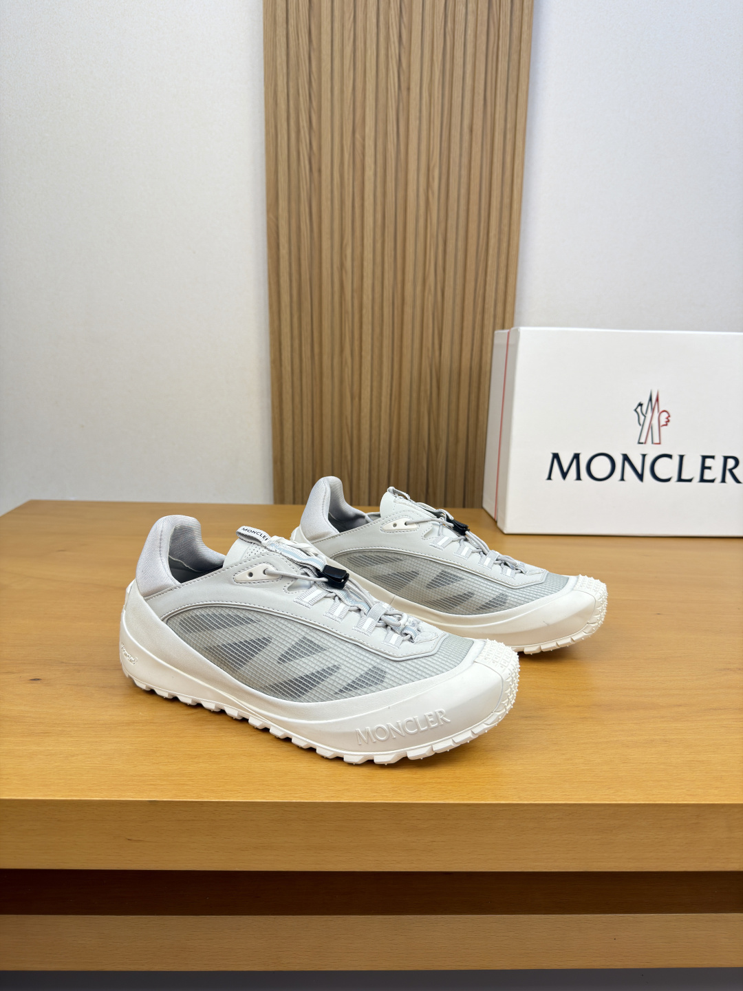 [Moncler] 몽클레어 몽클레르 프리미엄 나파 & 히트컷 'M' 메쉬 콤비 스니커즈 신발