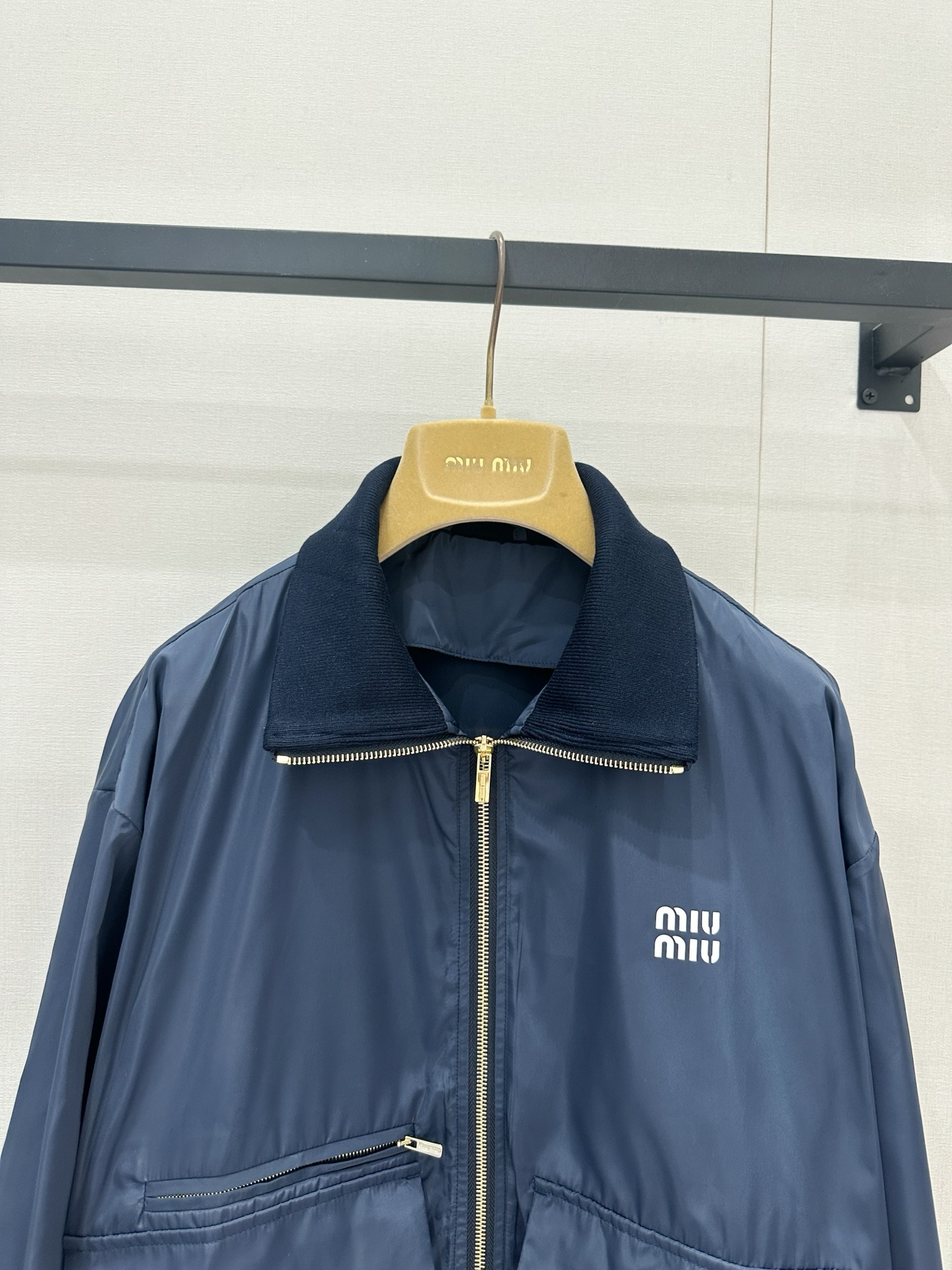 미우미우(MIU MIU) 카라 집업 자켓 재킷 의류