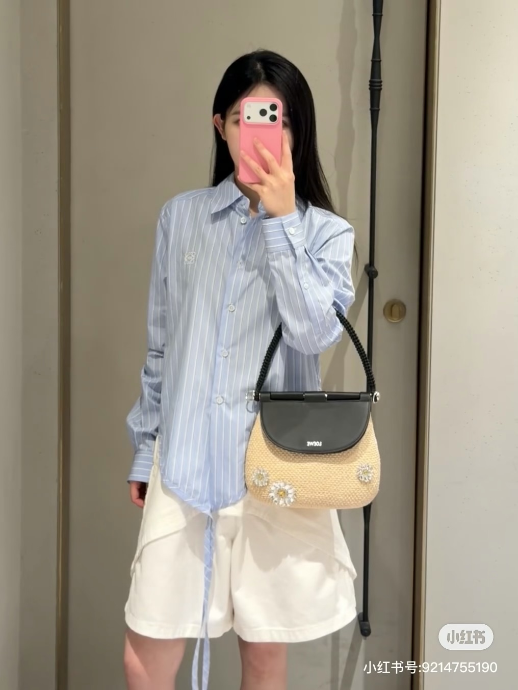로에베(LOEWE) 비대칭 절개 화이트 쇼츠 하의 의류