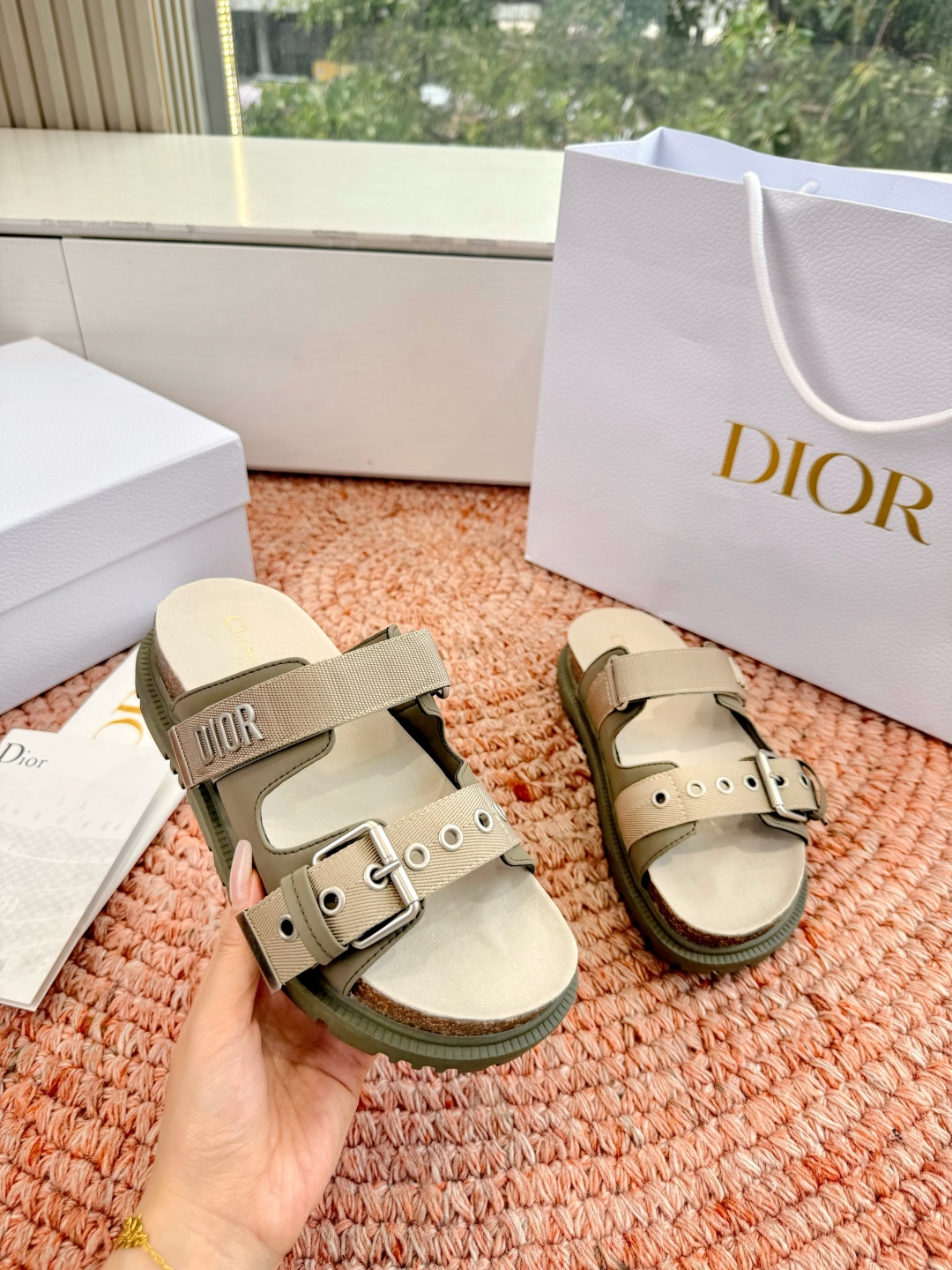 디올(DIOR) CD 버클 슬리퍼 신발