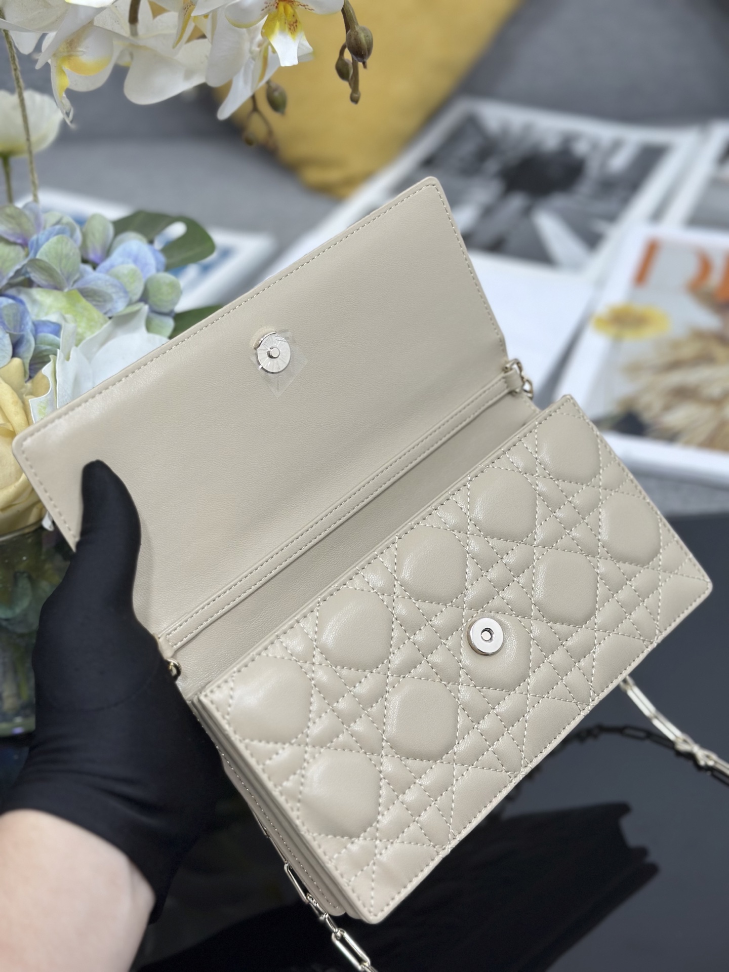 [Dior] 디올 미스 디올(Miss Dior) 보우 램스킨 탑핸들 체인 파우치 (WOC) 가방