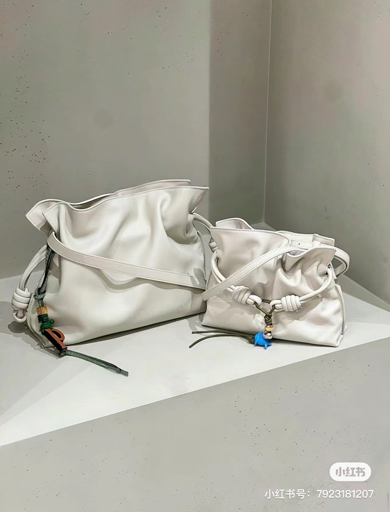 LOEWE 로에베 Flamenco 플라멩코 나파 카프스킨 숄더/클러치백 (미디엄) 가방 / 262386
