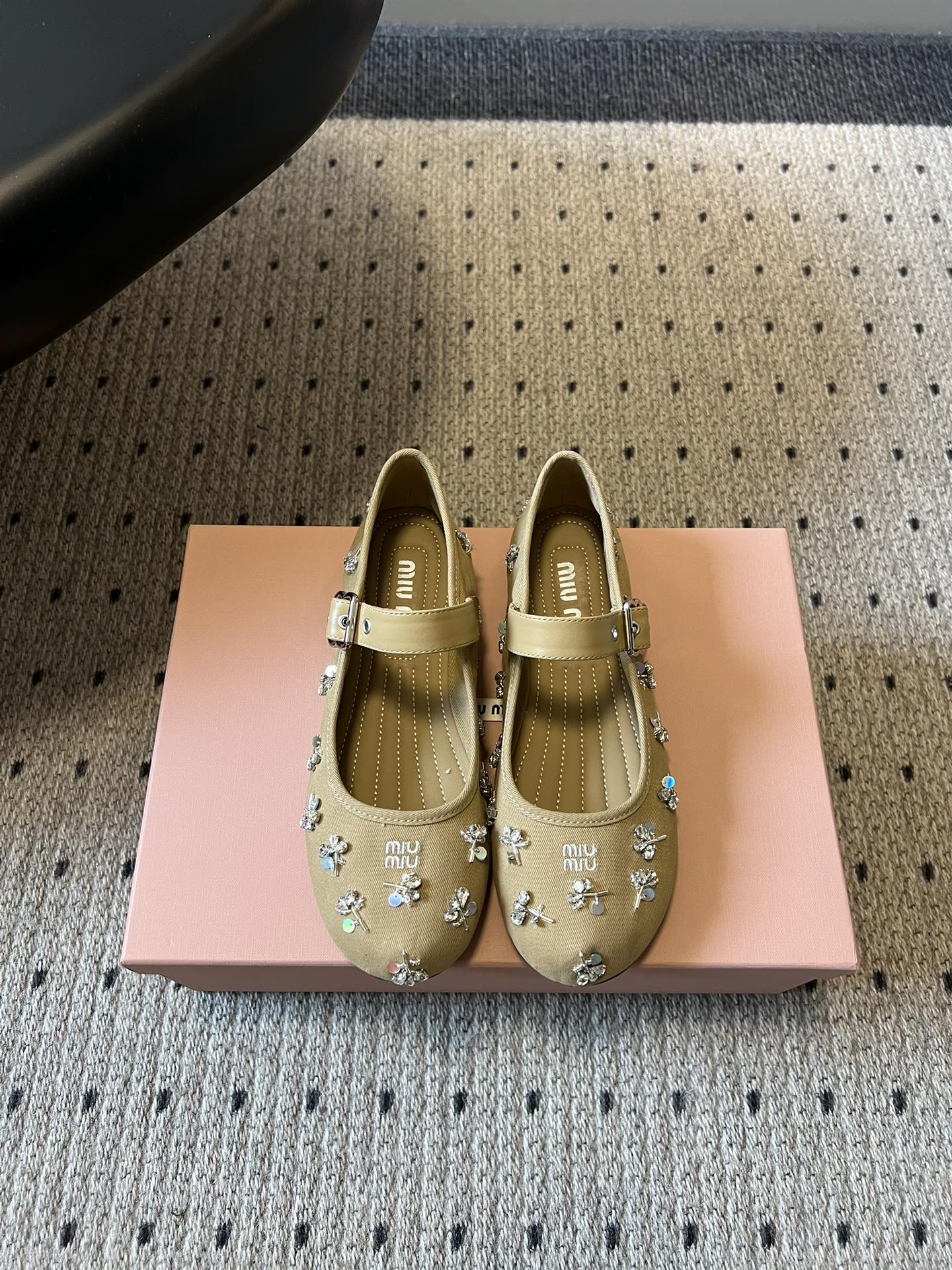 미우미우(MIU MIU) 큐빅 플라워 메리제인 슈즈 신발 복제