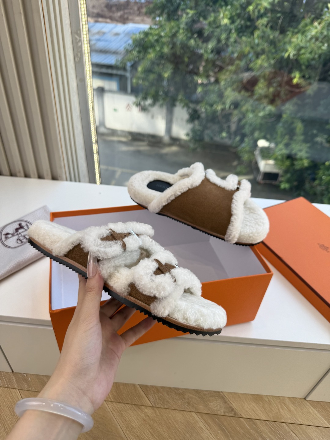 에르메스(HERMES) 시어링 퍼 뮬 슬리퍼 신발