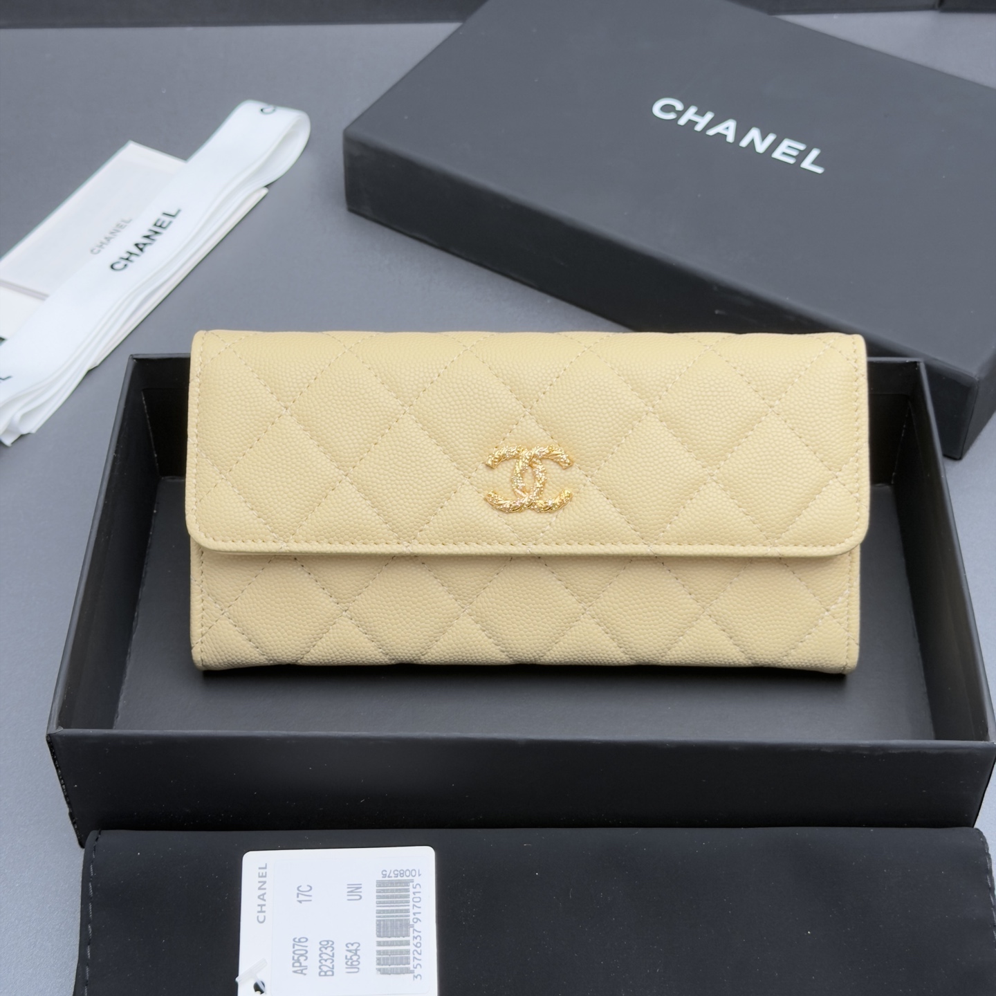 [Chanel] 샤넬 26SS 캐비어 멀티 젬스톤 플랩 장지갑