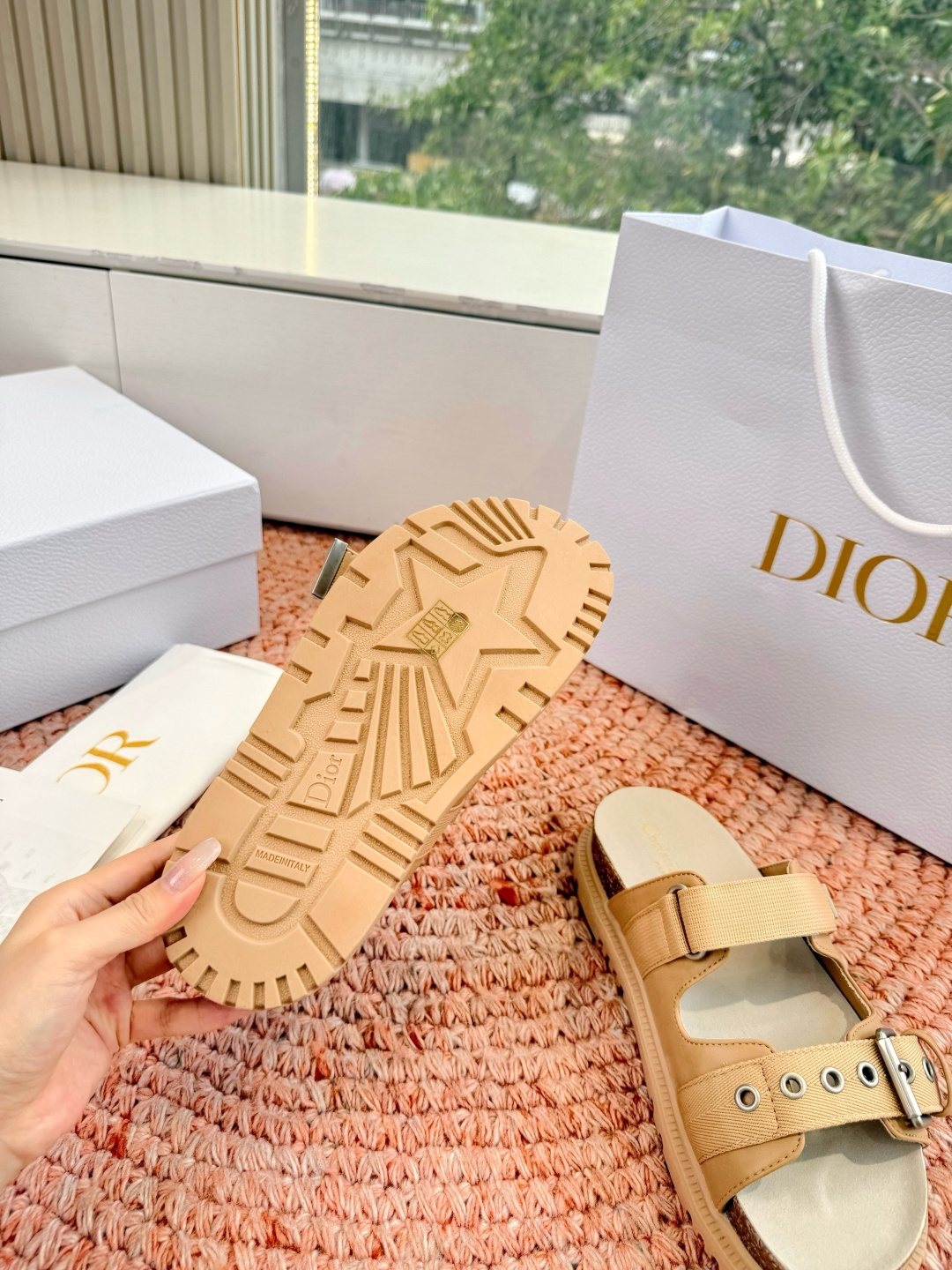 디올(DIOR) CD 버클 슬리퍼 신발