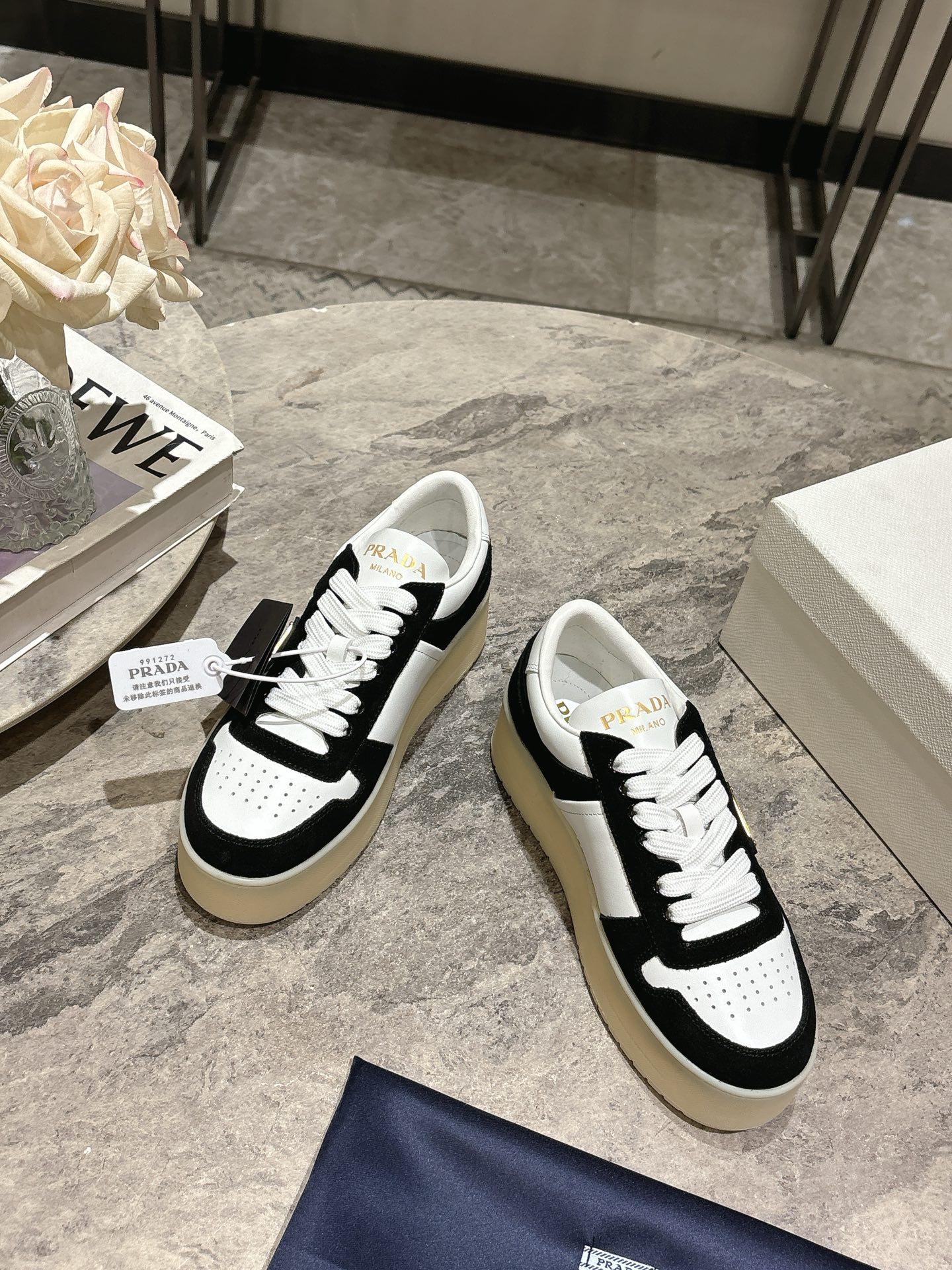 프라다(PRADA) 삼각 로고 플랫폼 스니커즈 신발