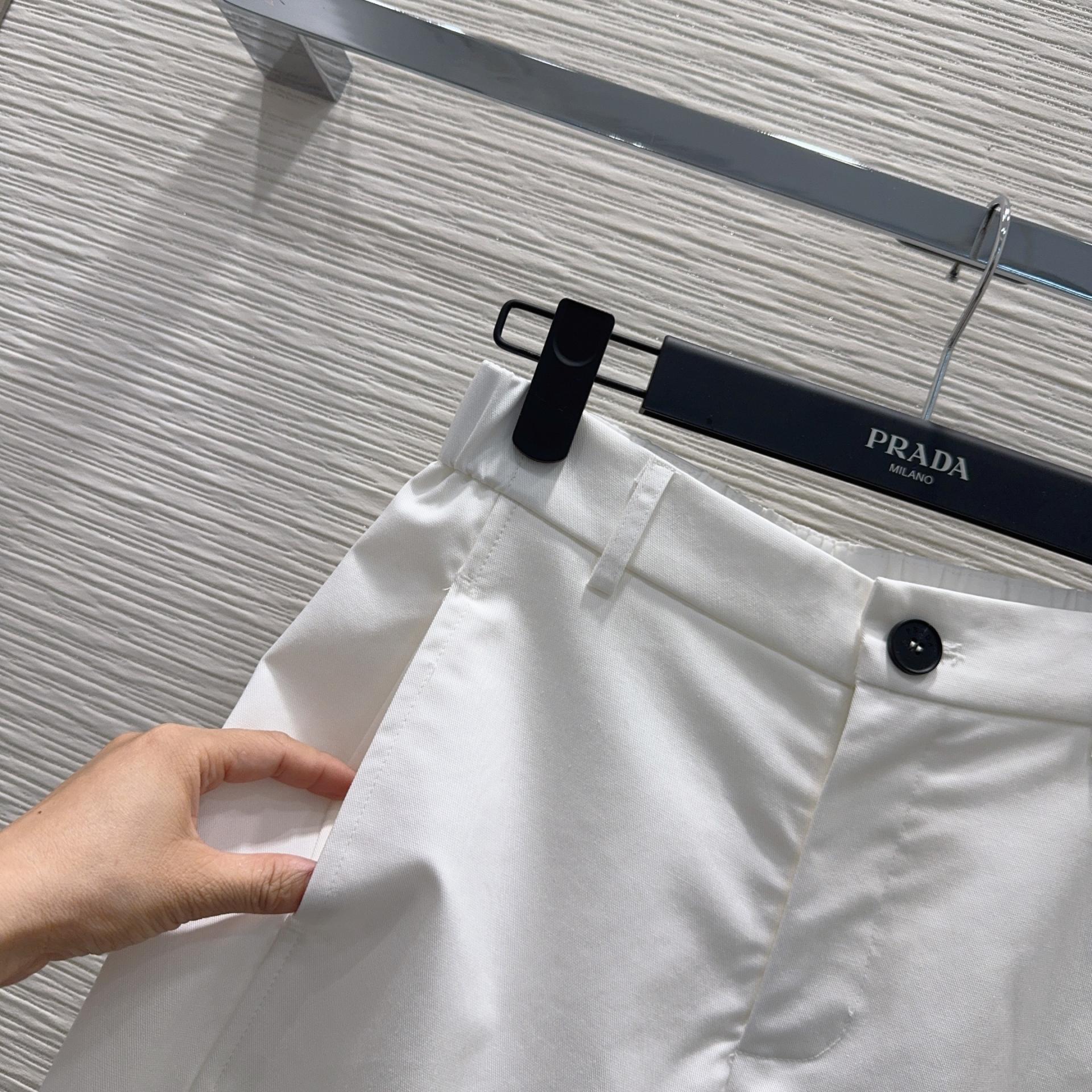 PRADA 프라다 하이엔드 텍스처 버뮤다 팬츠 반바지 의류