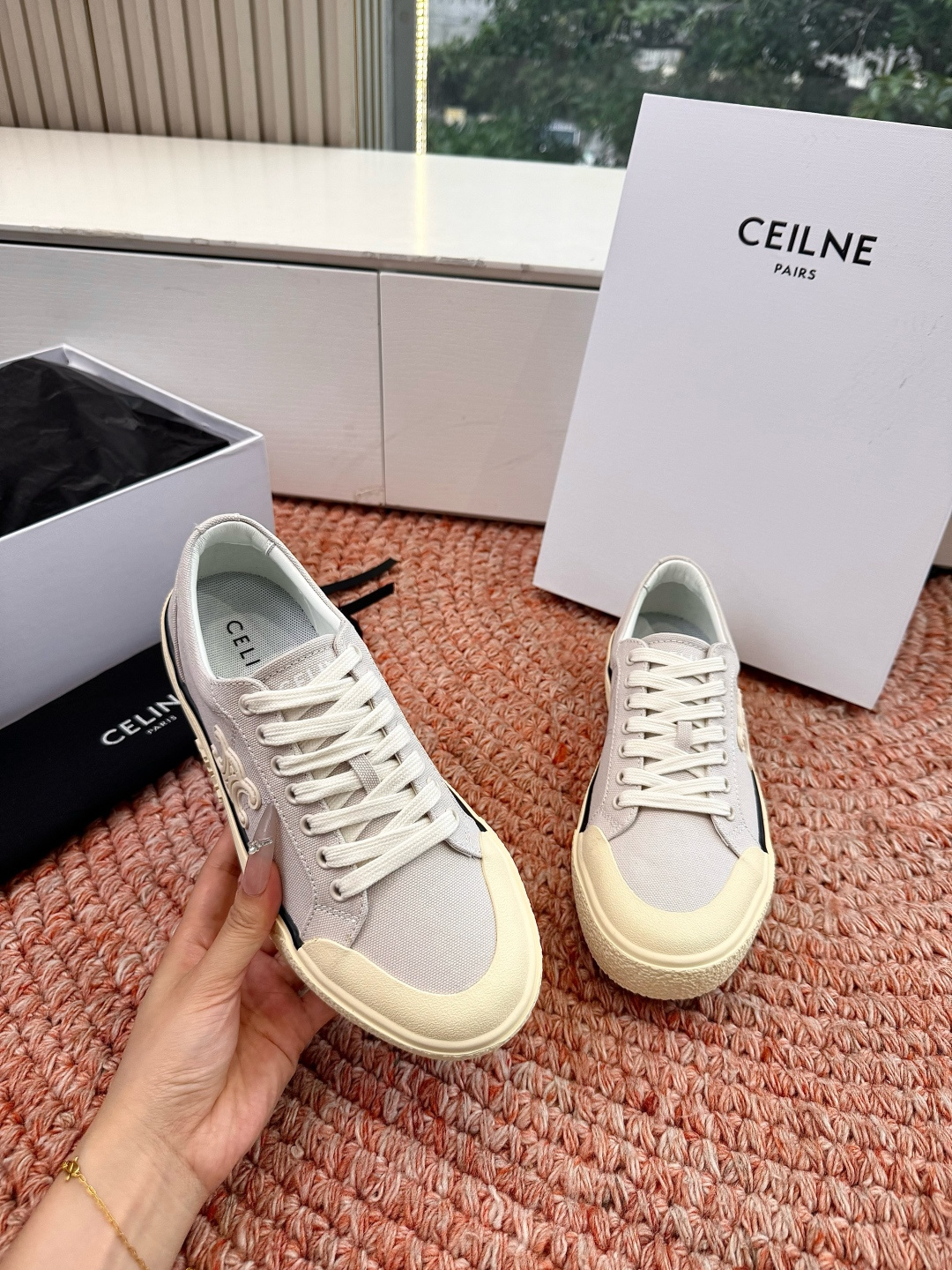 셀린느(CELINE) 트리오페 로고 플랫폼 캔버스 스니커즈 신발