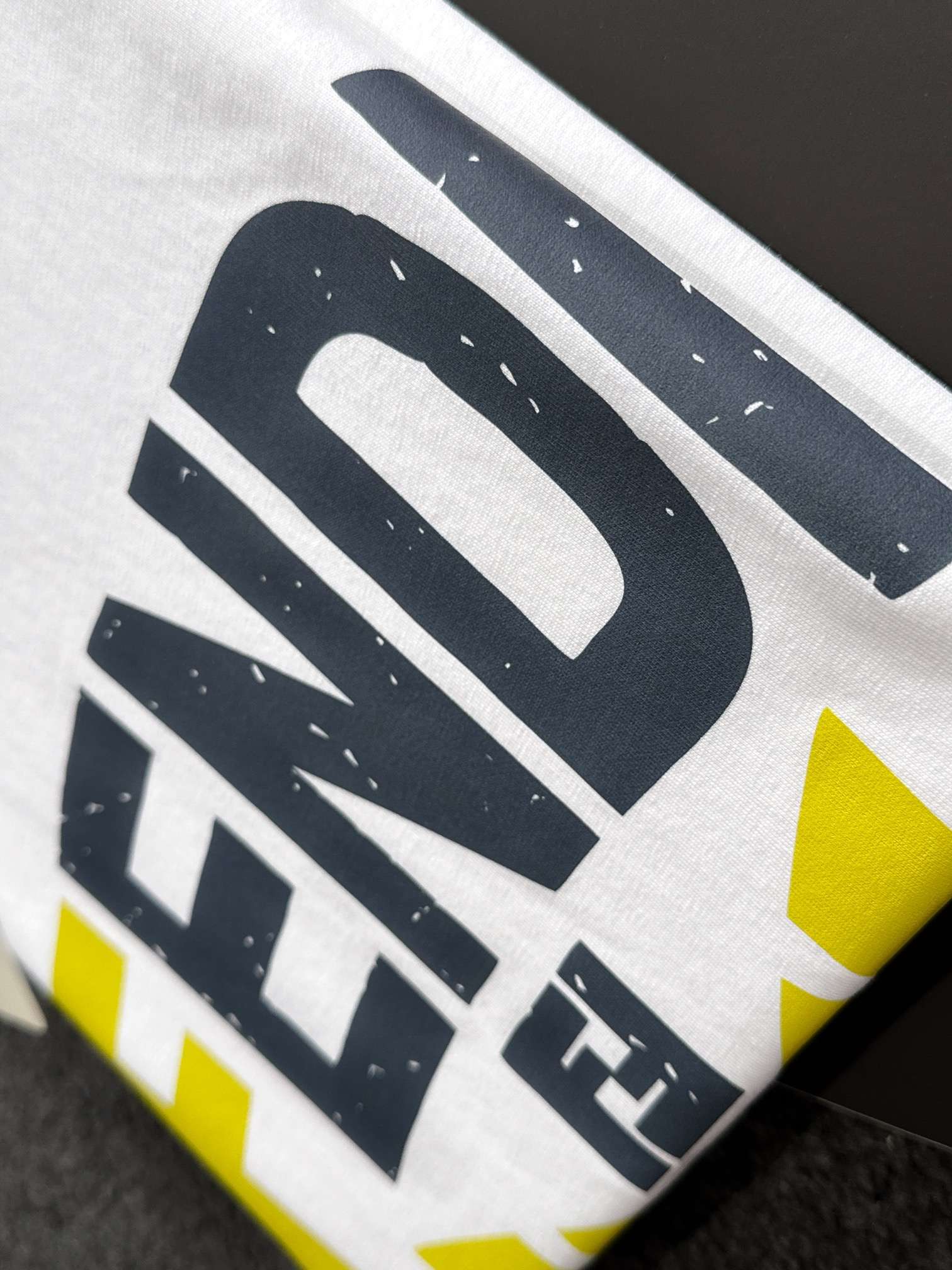 펜디(FENDI) 로고 그래픽 프린트 반팔 티셔츠 상의 의류