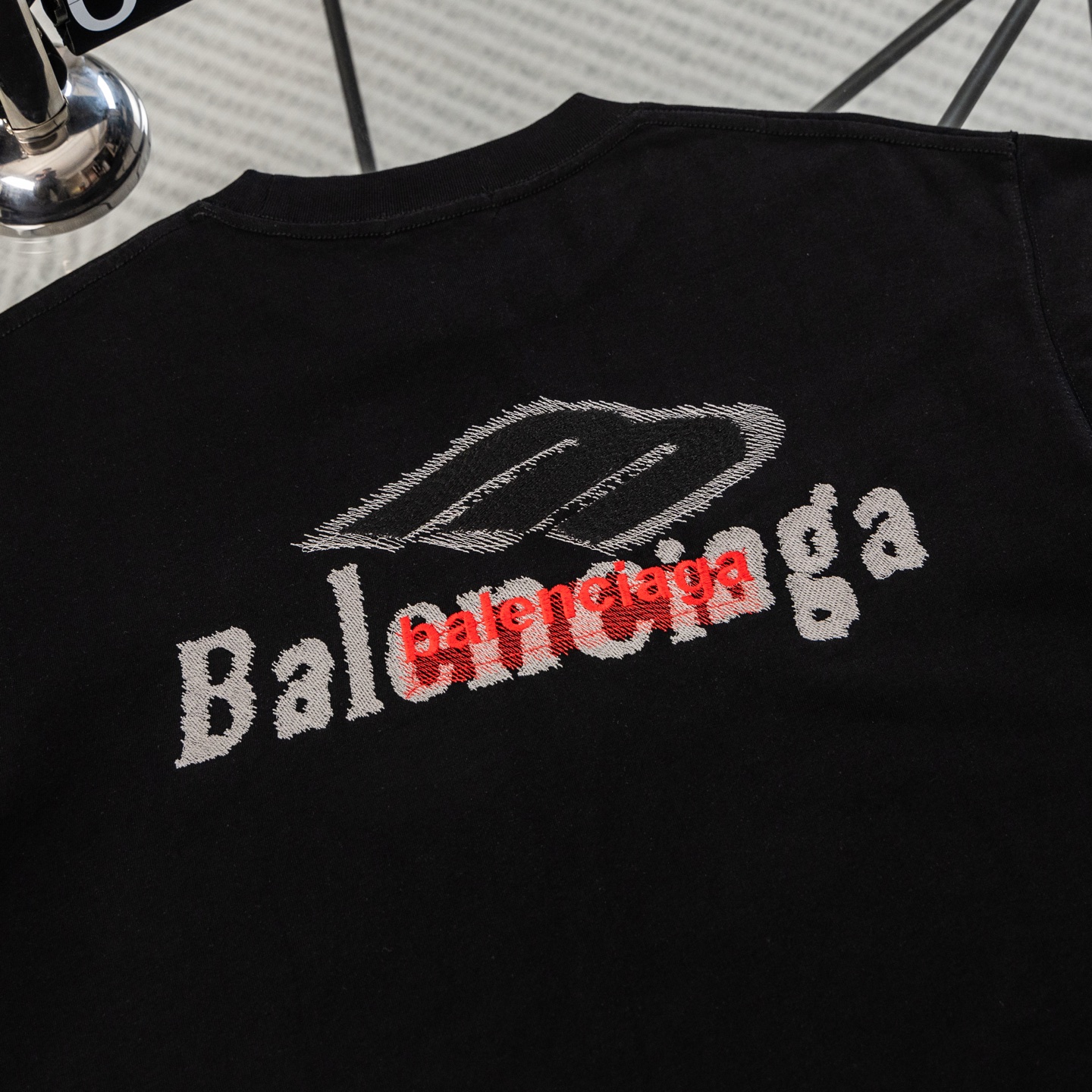 발렌시아가(BALENCIAGA) 레터링 자수 반팔 티셔츠 의류