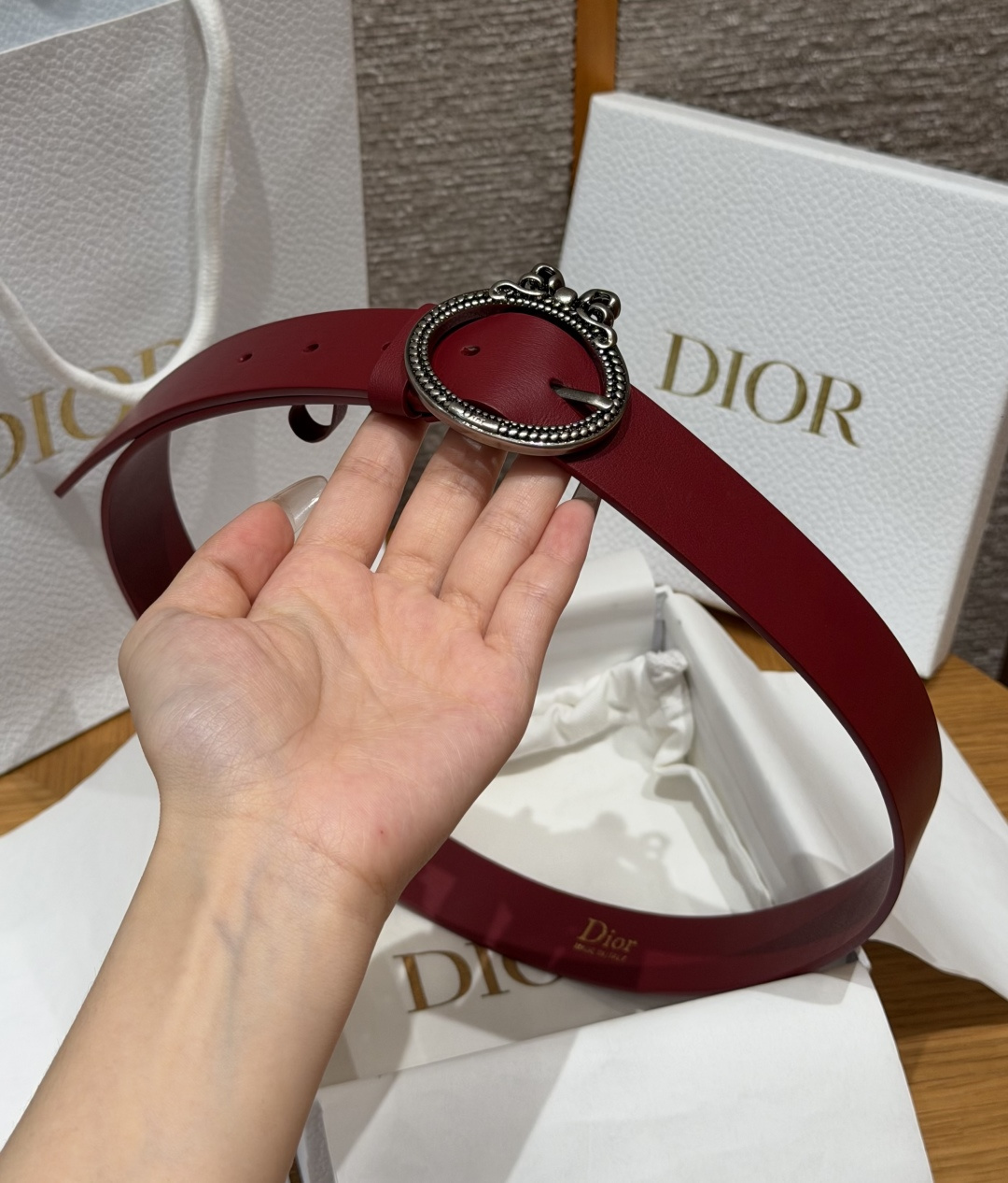디올(DIOR) 리버서블 카프스킨 앤티크 핀 버클 벨트