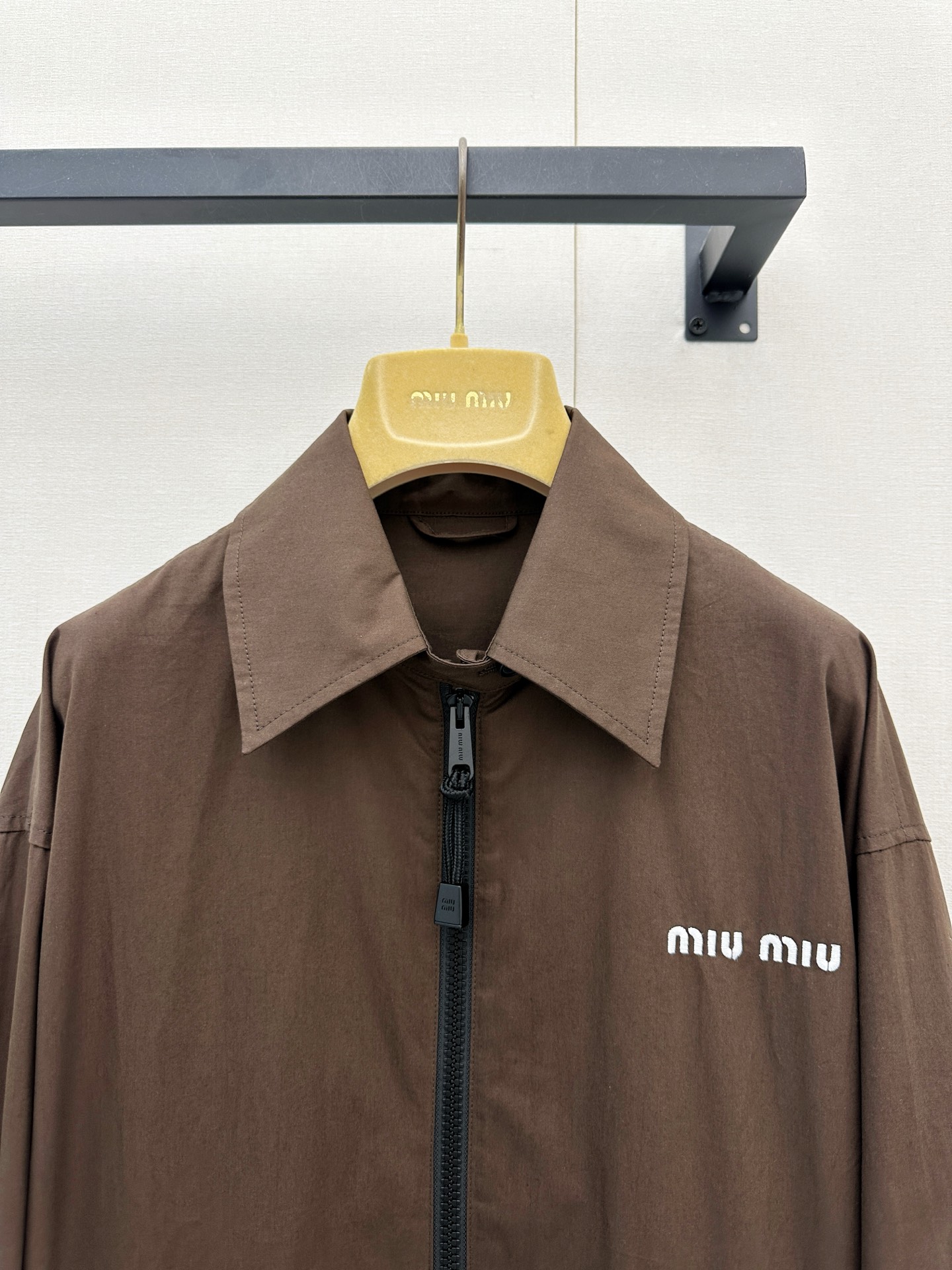 미우미우(MIU MIU) 로고 자수 집업 재킷 의류