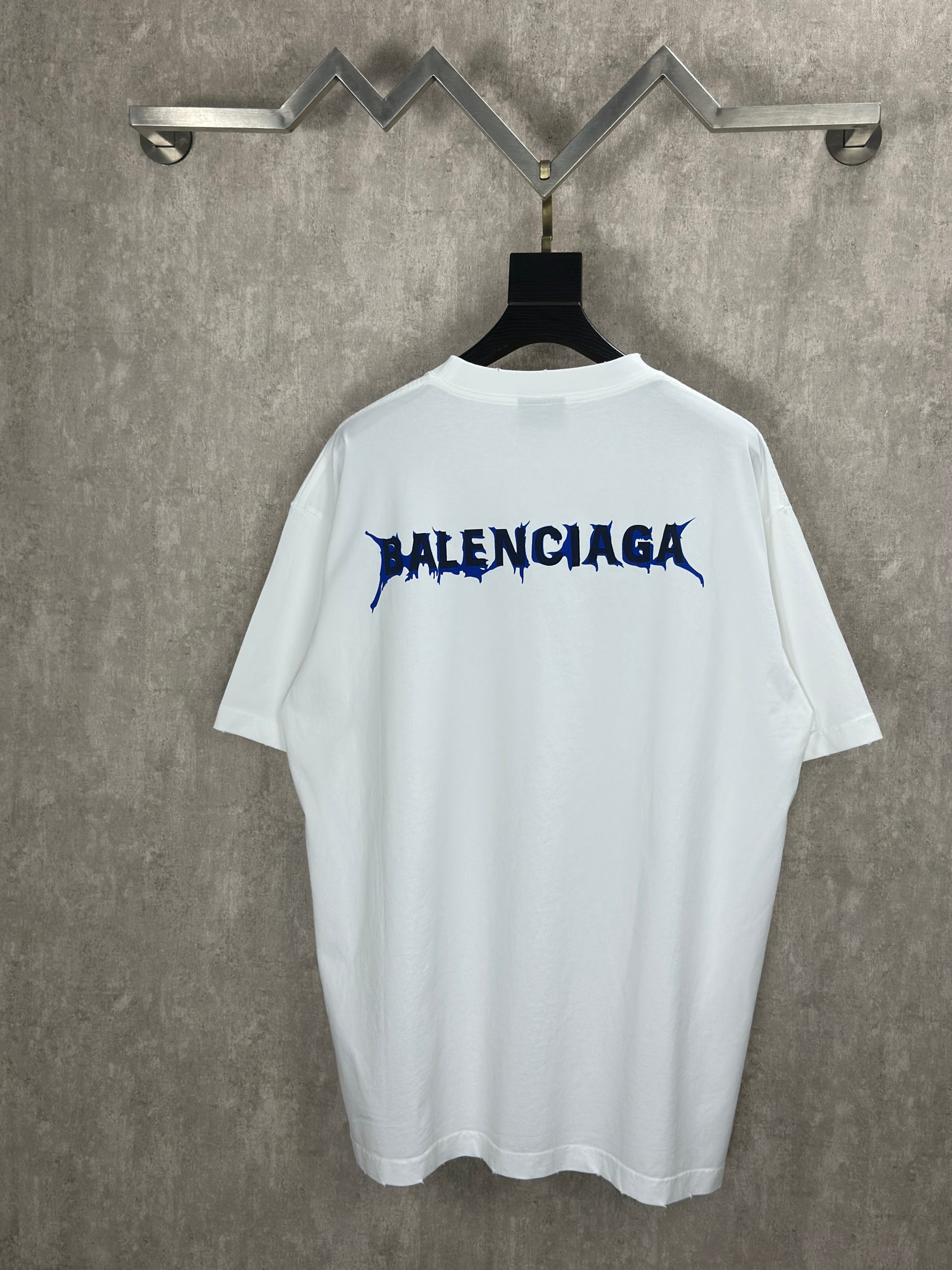 발렌시아가(BALENCIAGA) 레터링 프린트 반팔 티셔츠 의류
