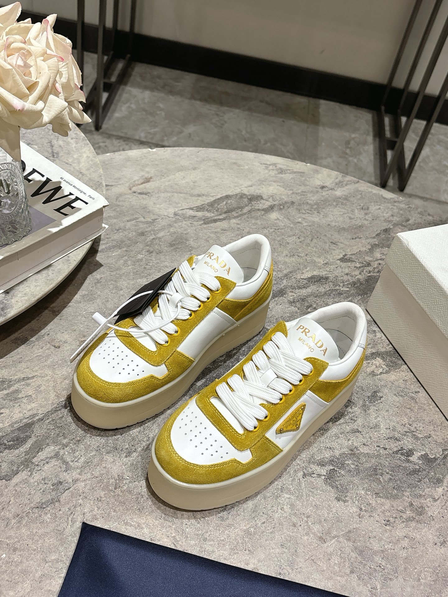 프라다(PRADA) 삼각 로고 플랫폼 스니커즈 신발