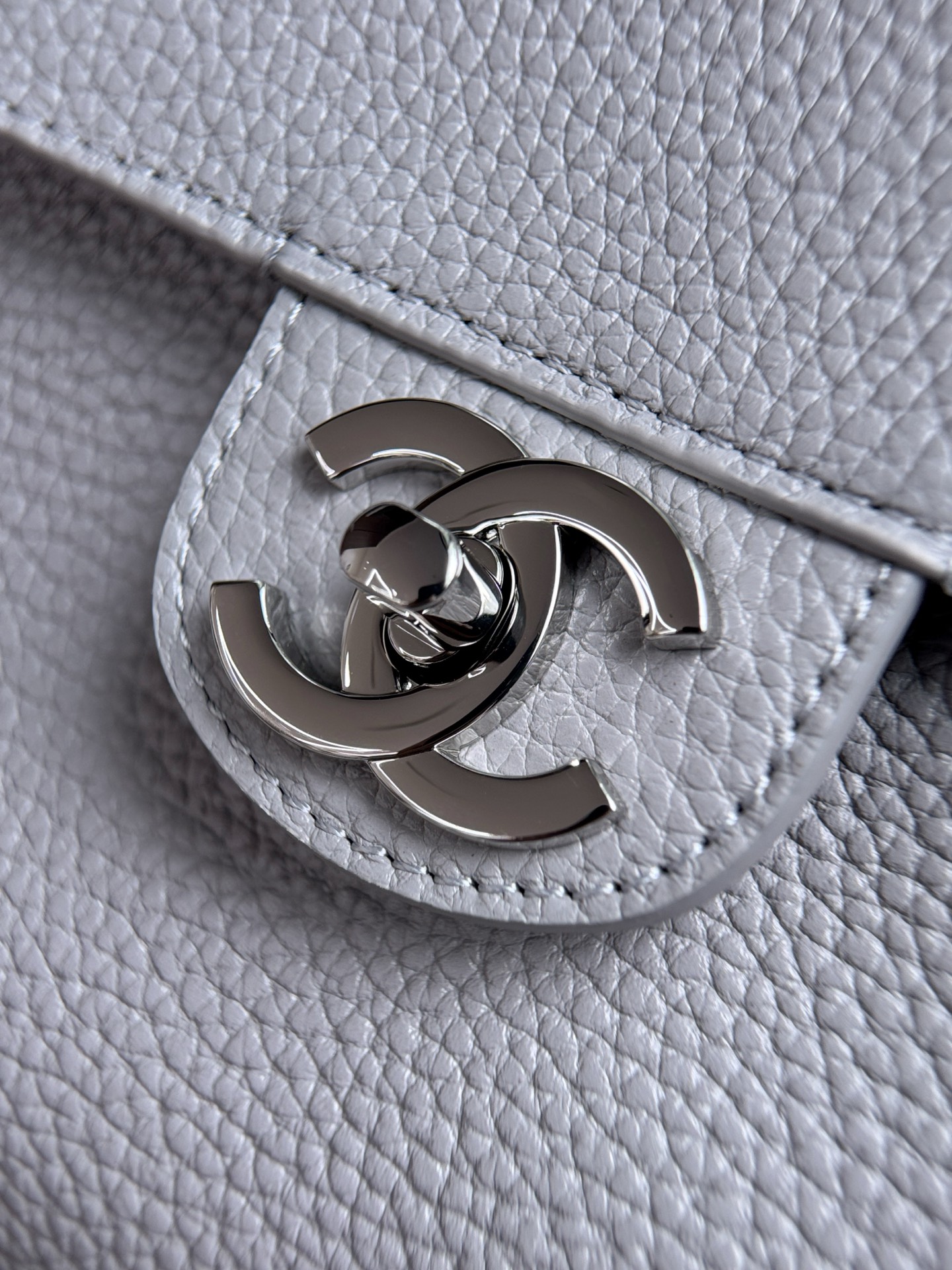 [CHANEL] 샤넬 26S 라지 플랩 백 가방 AS6231