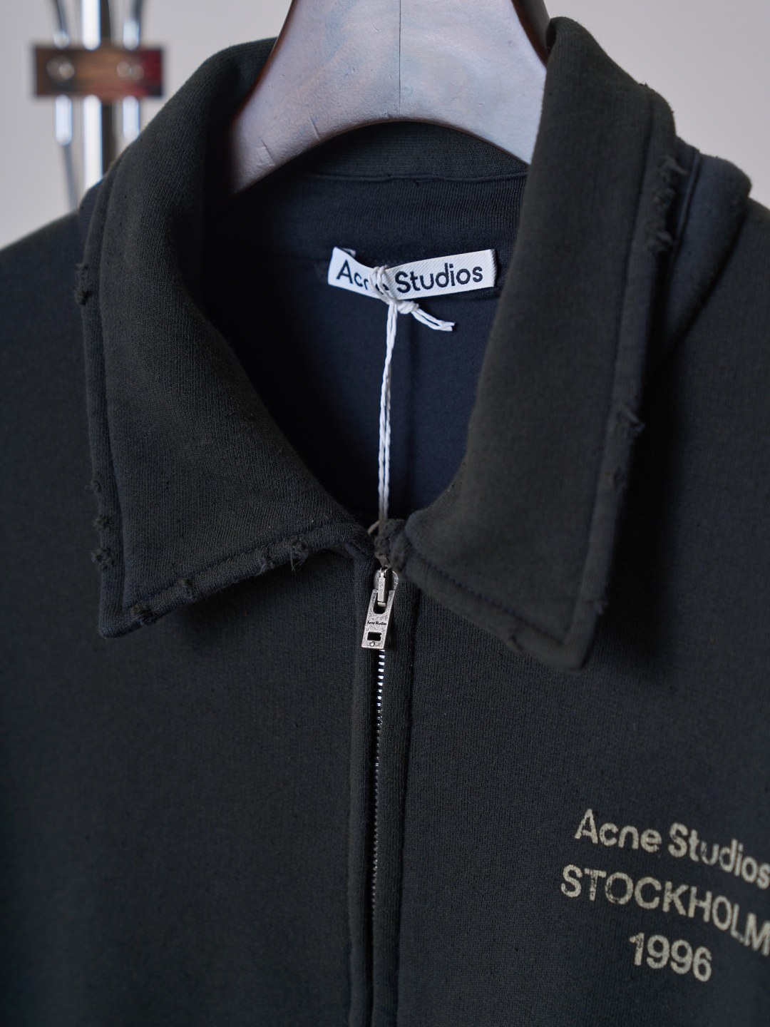 아크네(Acne studios) 빈티지 스프레이 로고 집업 재킷 상의 의류
