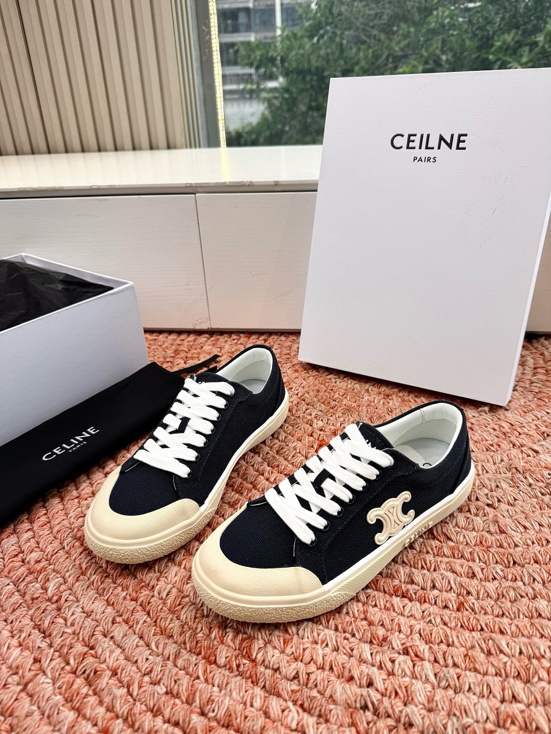 셀린느(CELINE) 트리오페 로고 스니커즈 신발