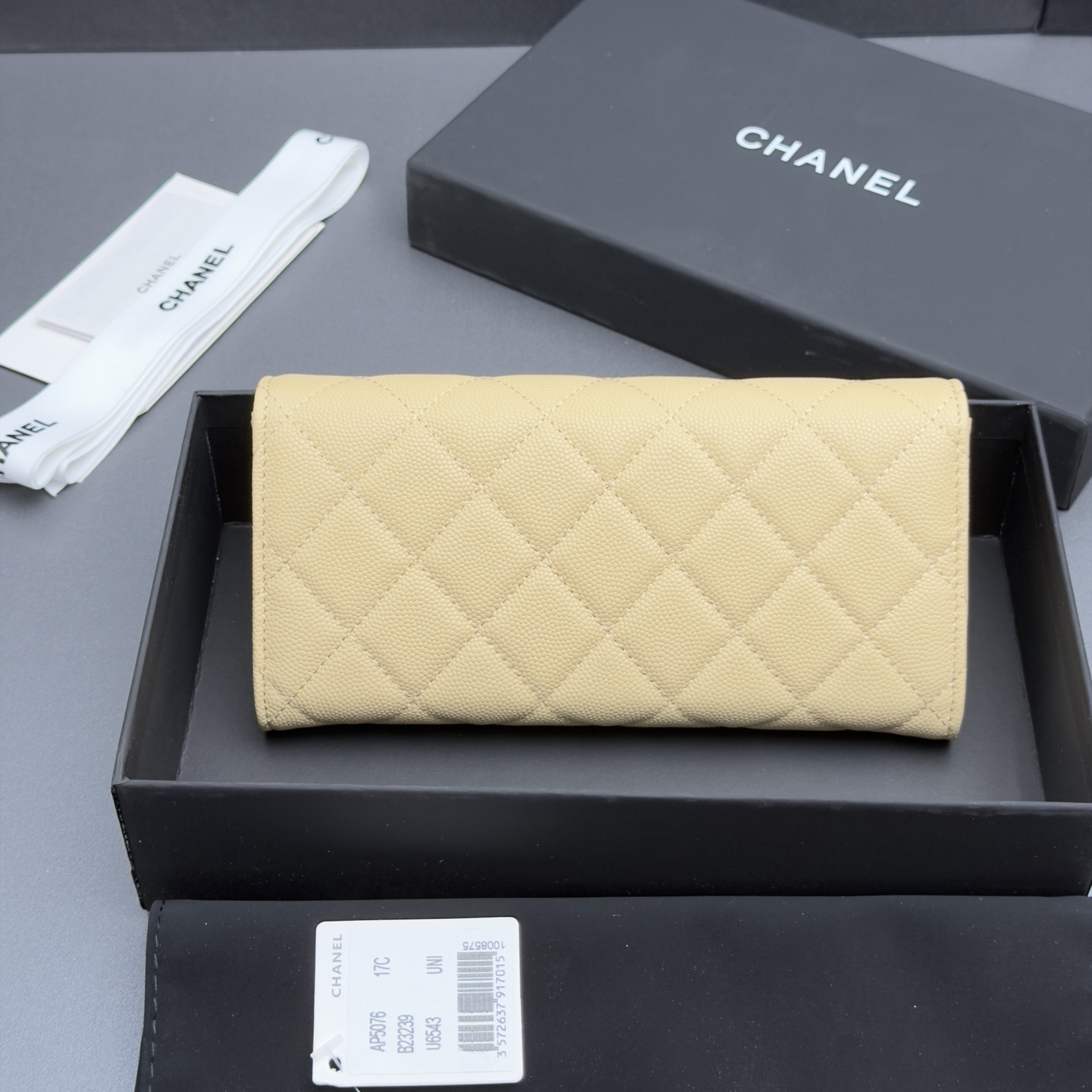 [Chanel] 샤넬 26SS 캐비어 멀티 젬스톤 플랩 장지갑