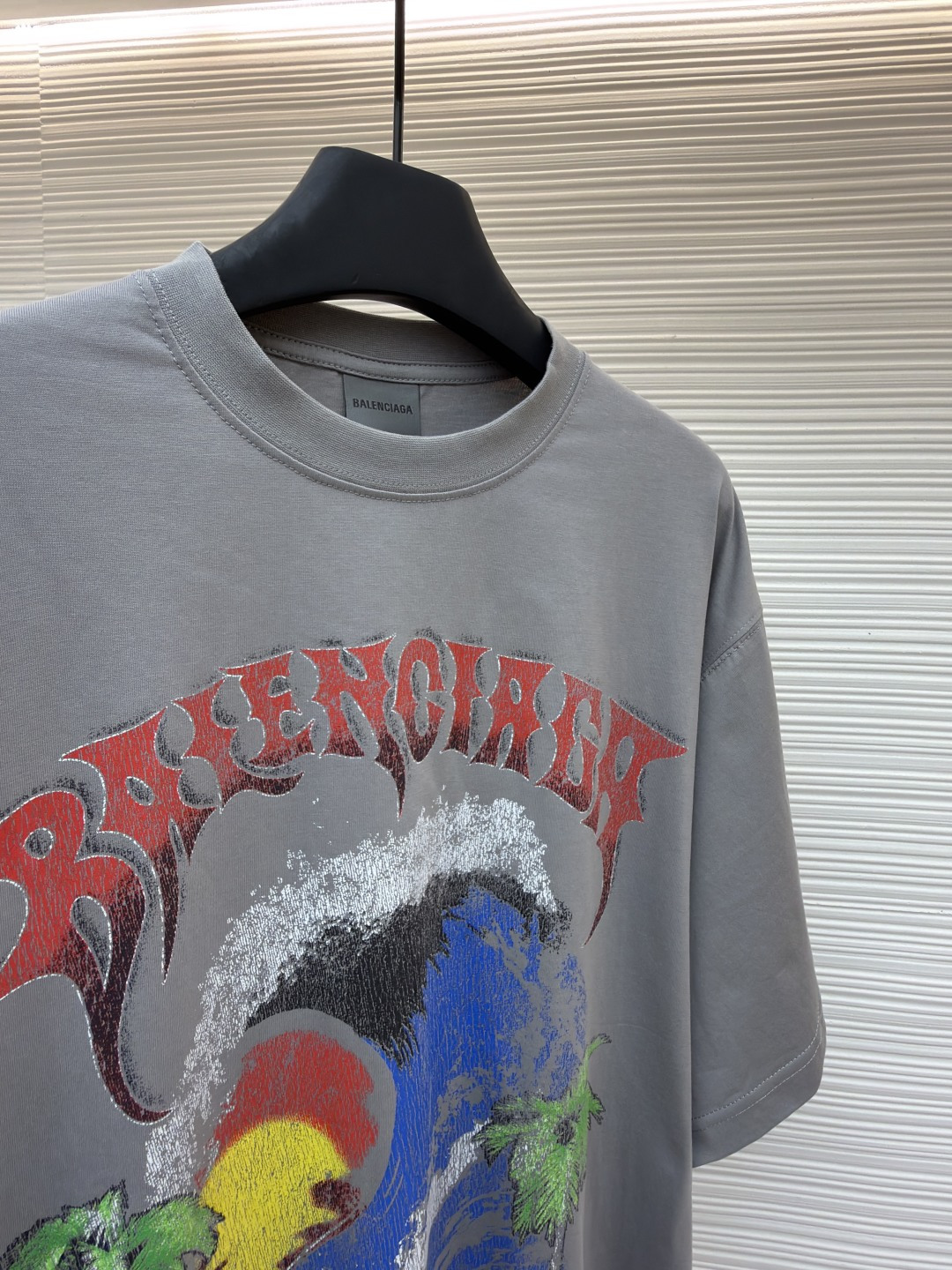 발렌시아가(BALENCIAGA) 그래픽 크랙 프린트 티셔츠 상의 의류