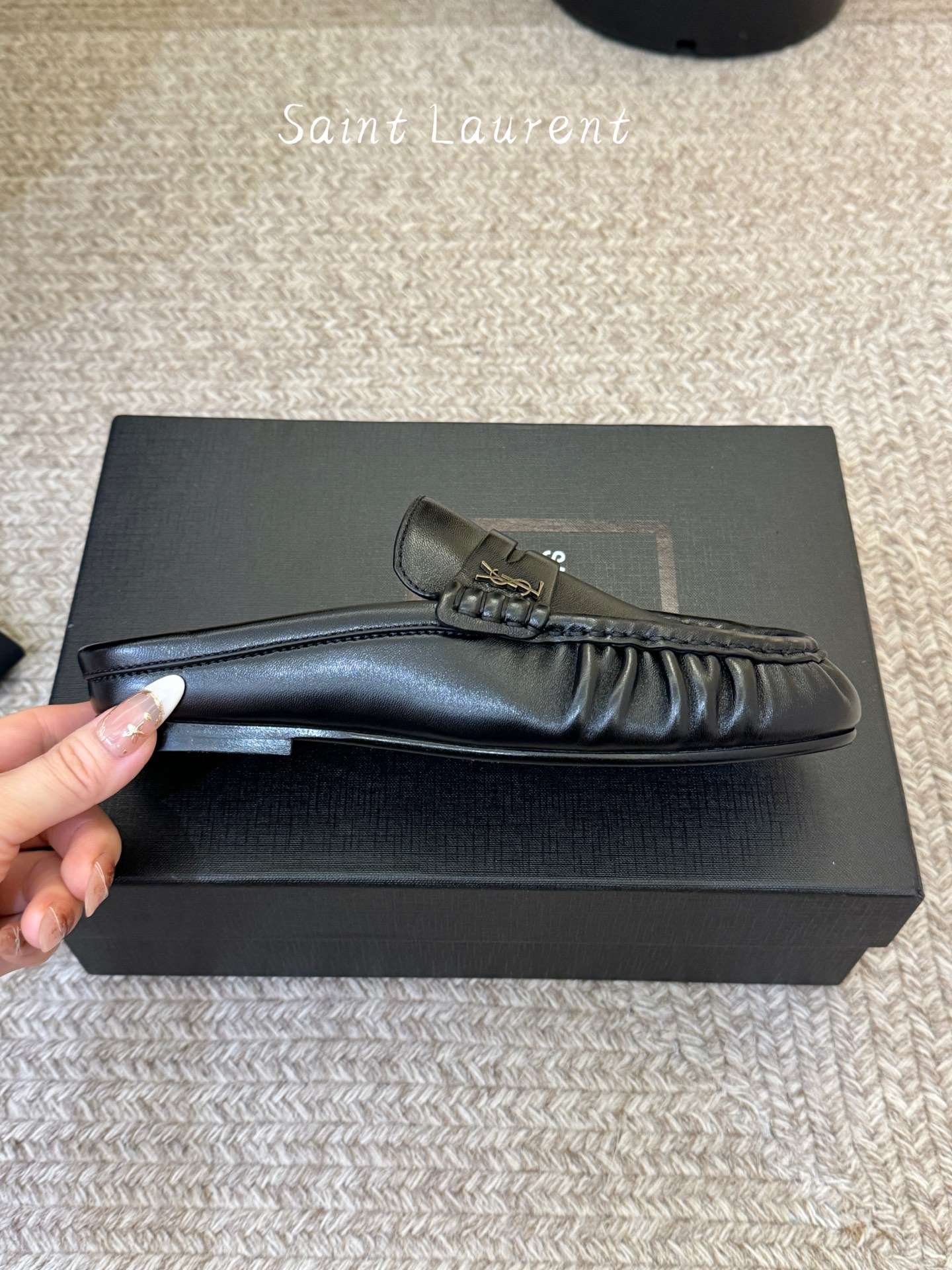 생로랑(SAINT LAURENT) 카프 레더 페니 백리스 로퍼 신발