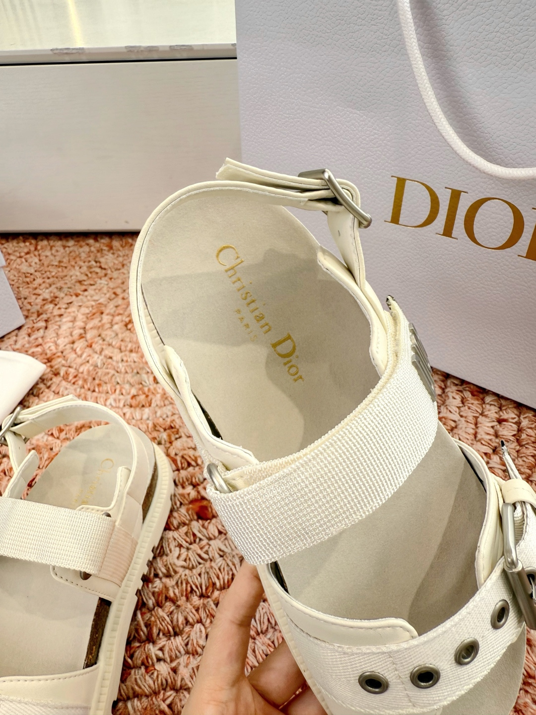 디올(DIOR) CD 버클 샌들 신발