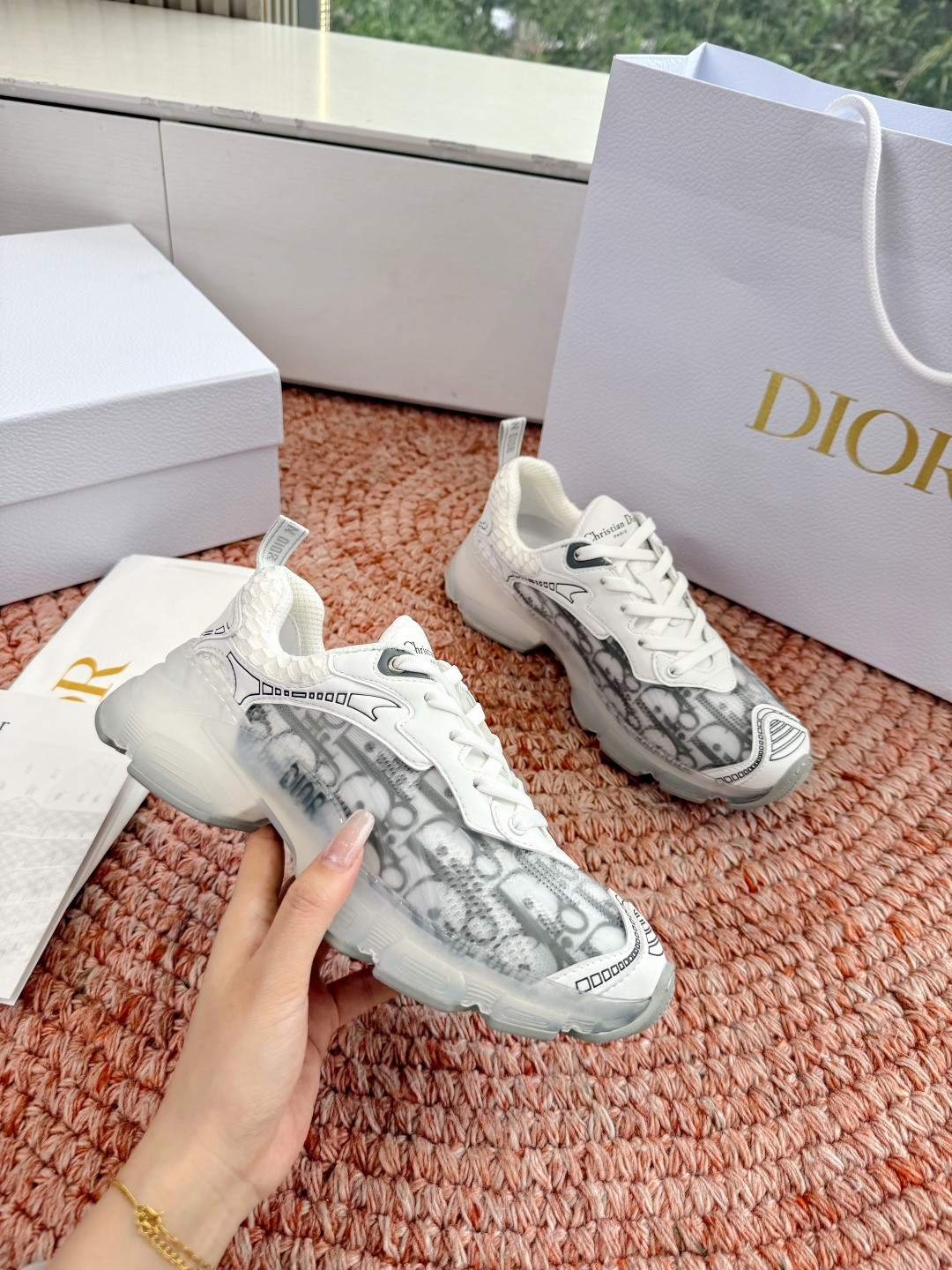 디올(DIOR) CD 로고 스니커즈 신발