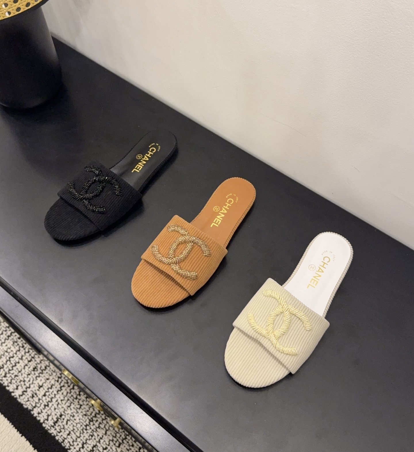 샤넬(CHANEL) 로고 스트라이프 플랫 슬리퍼 신발
