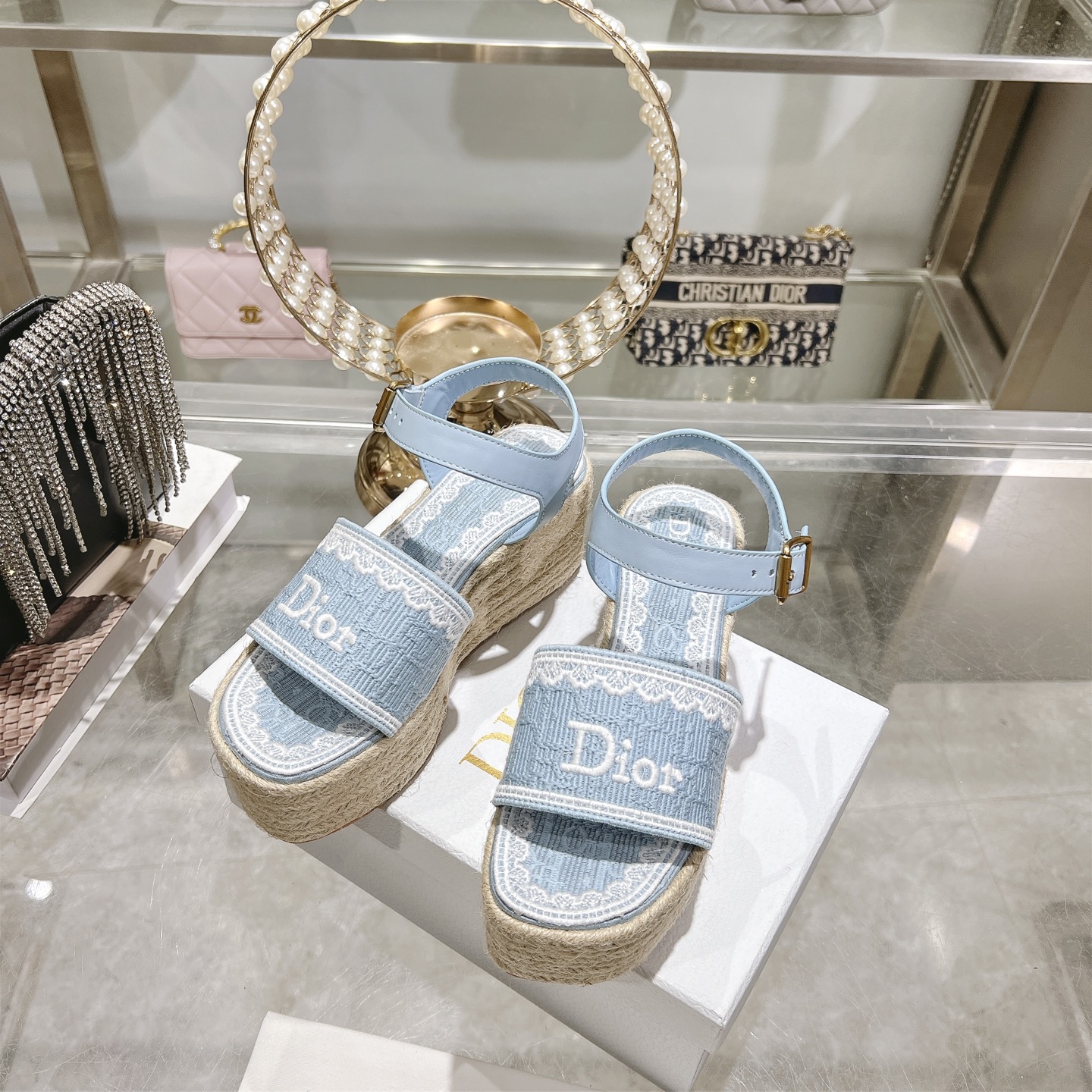 디올(DIOR) Dway 로고 자수 에스파드류 웨지 샌들 신발