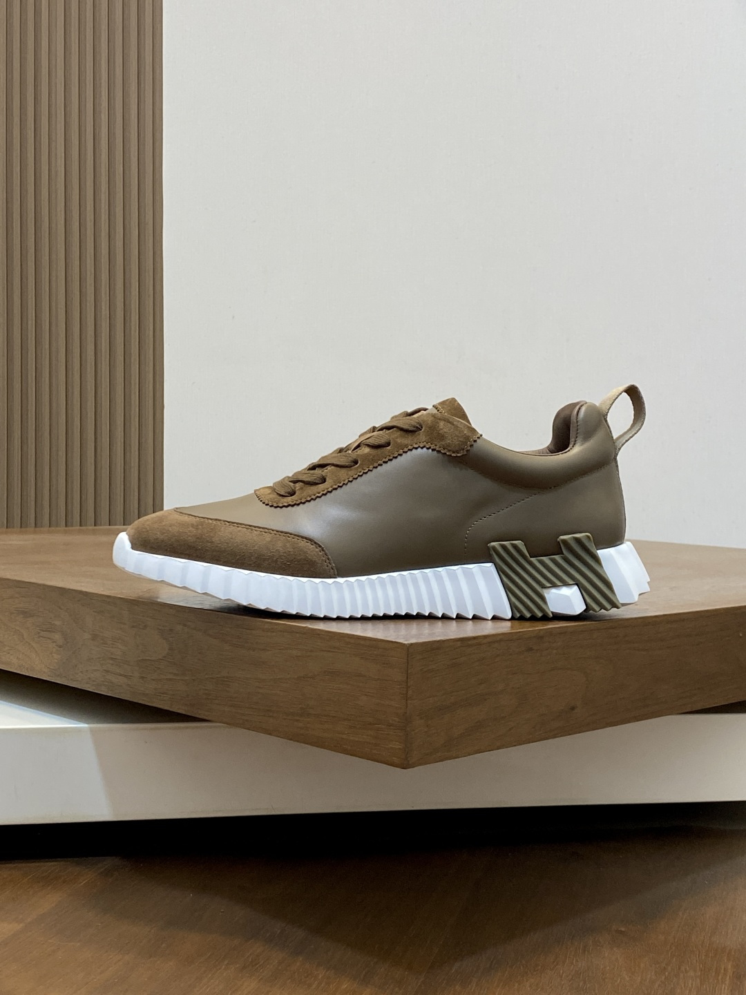 [Hermes] 에르메스 바운싱(Bouncing) 프리미엄 카프스킨 & 고트스킨 스니커즈 신발