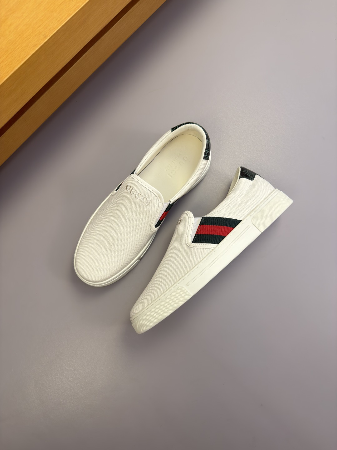 [Gucci] 구찌 스톤 엠보스 레더 믹스 스니커즈 슬립온 신발