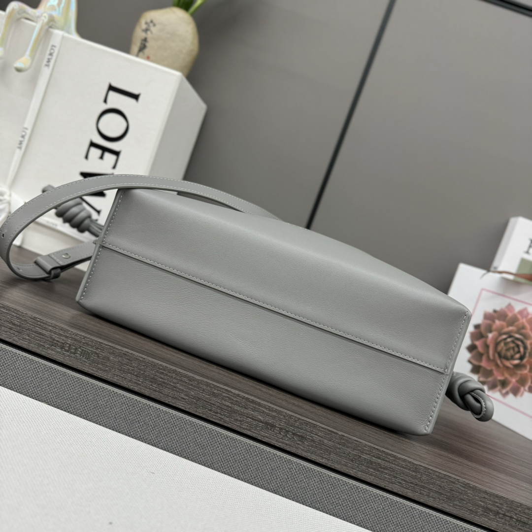 LOEWE 로에베 Flamenco 플라멩코 나파 카프스킨 숄더/클러치백 (미디엄) 가방 / 262386