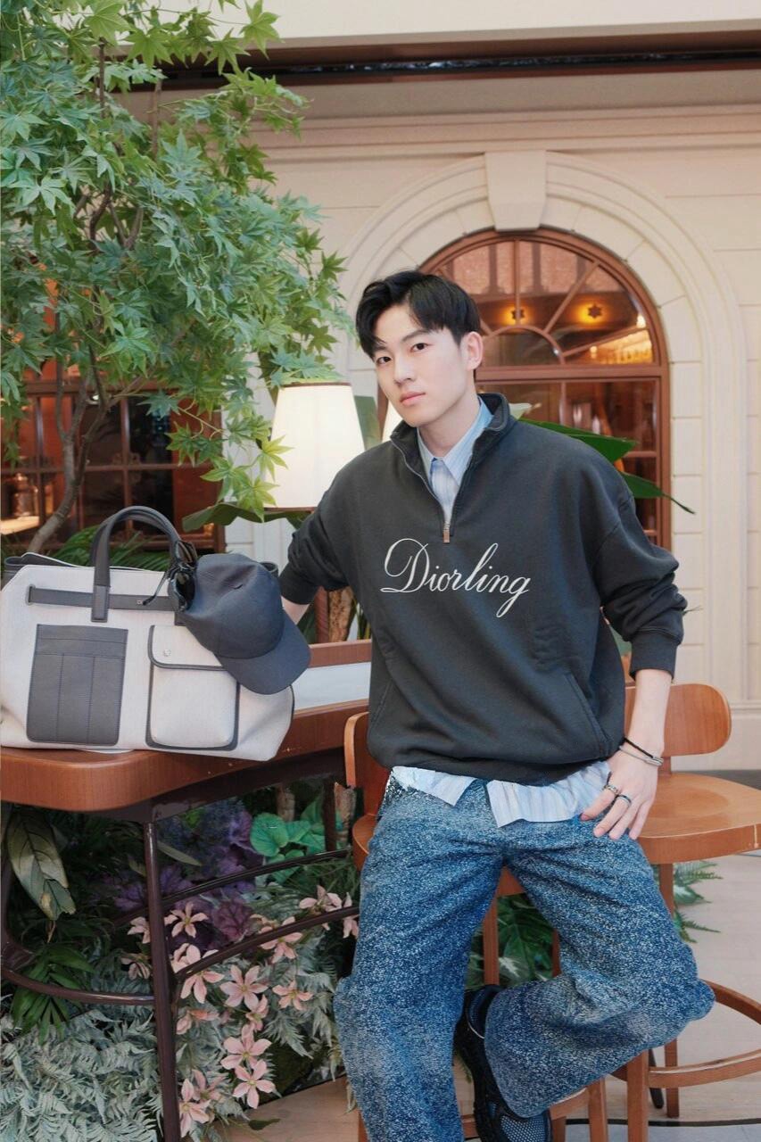 디올(DIOR) Diorling 플로킹 하프집업 스웨트셔츠 상의 의류