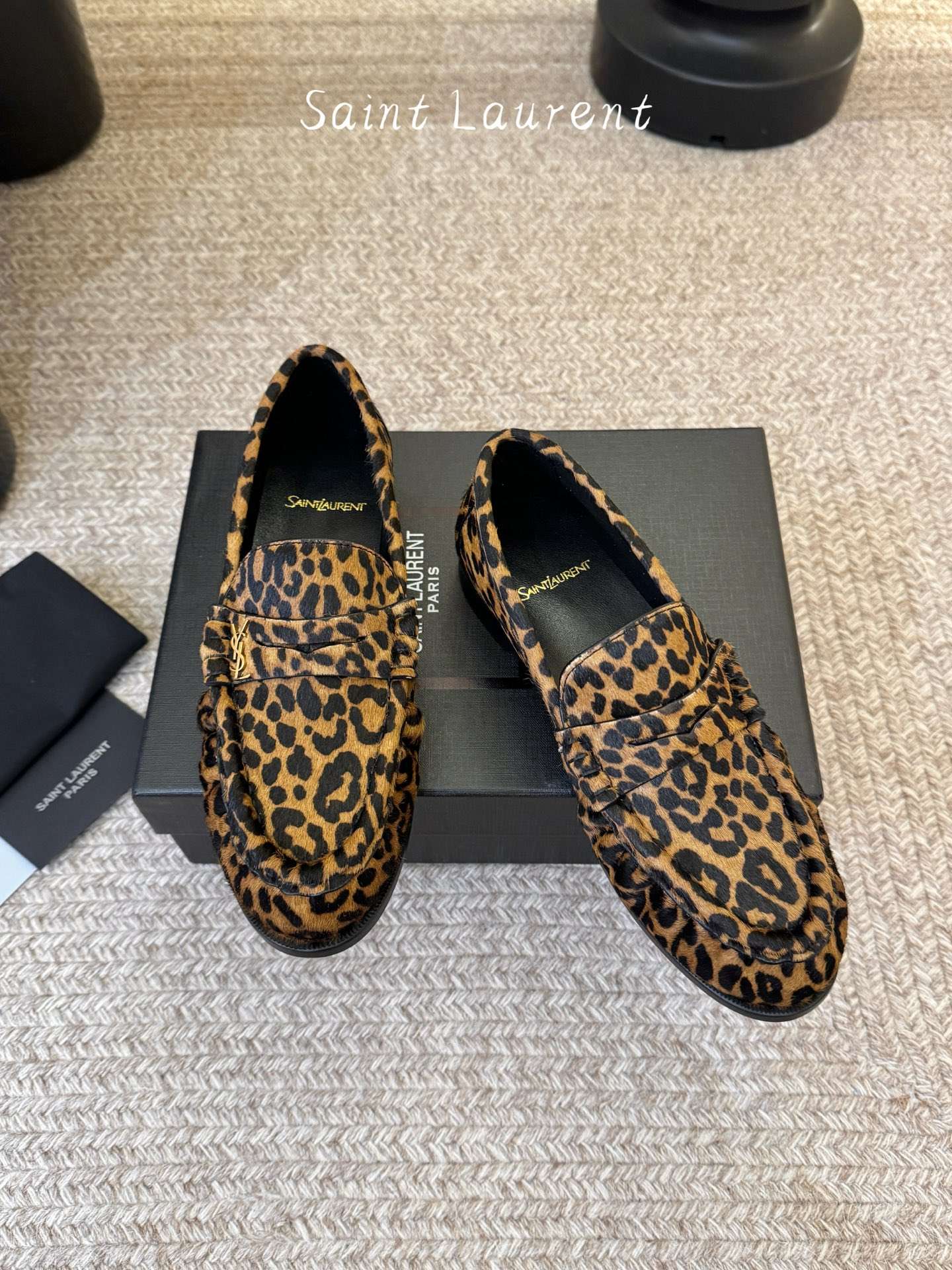 생로랑(SAINT LAURENT) 카프 레더 페니 로퍼 신발