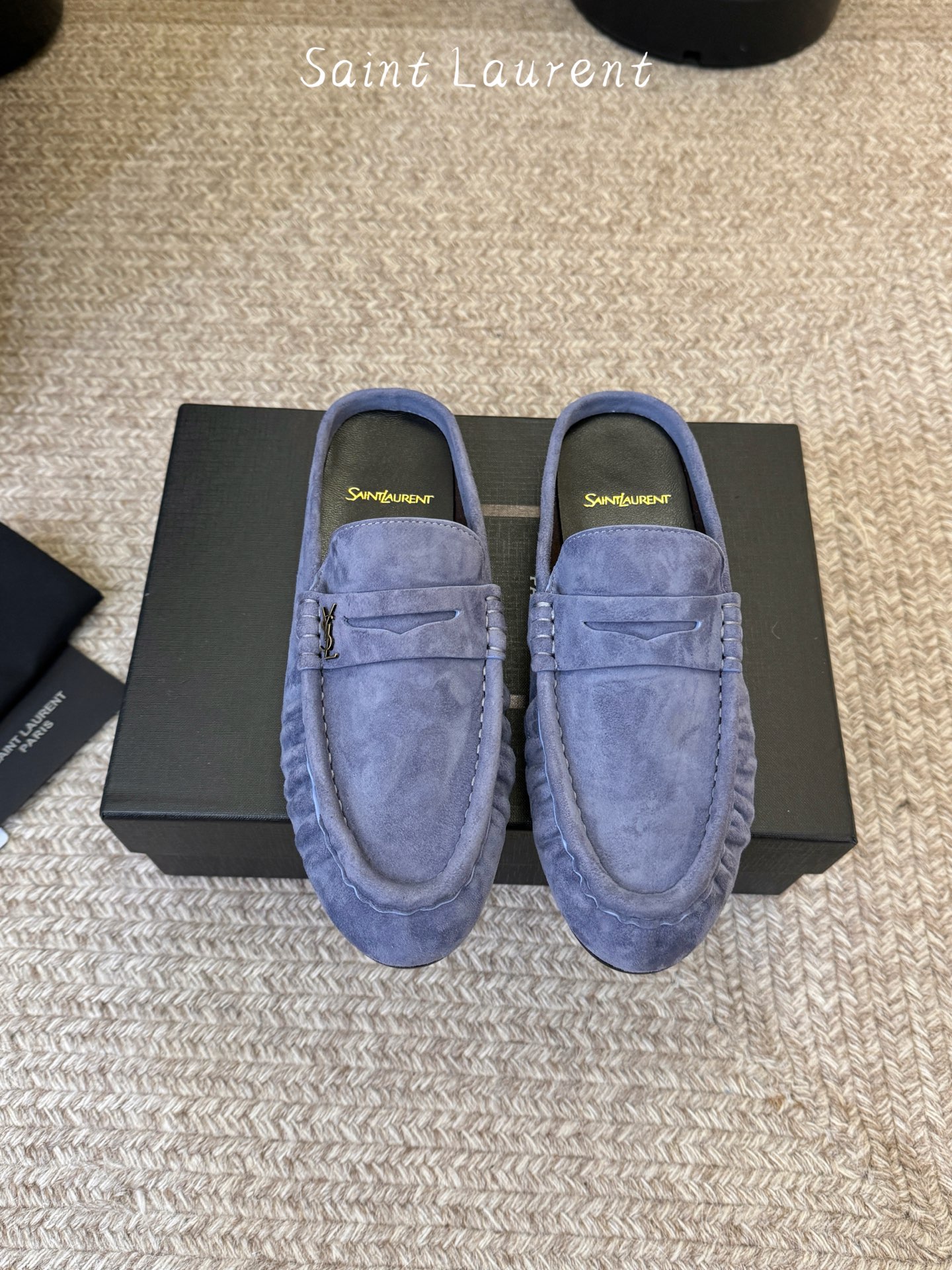 생로랑(SAINT LAURENT) 스웨이드 페니 백리스 로퍼 신발